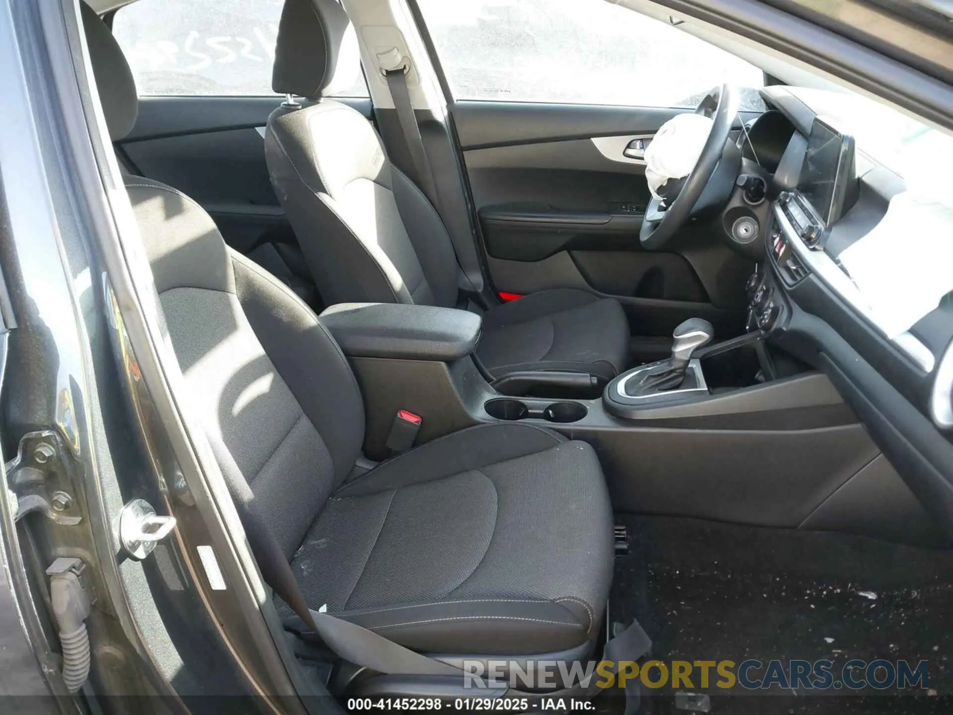 5 Photograph of a damaged car 3KPF24AD5NE430456 KIA FORTE 2022