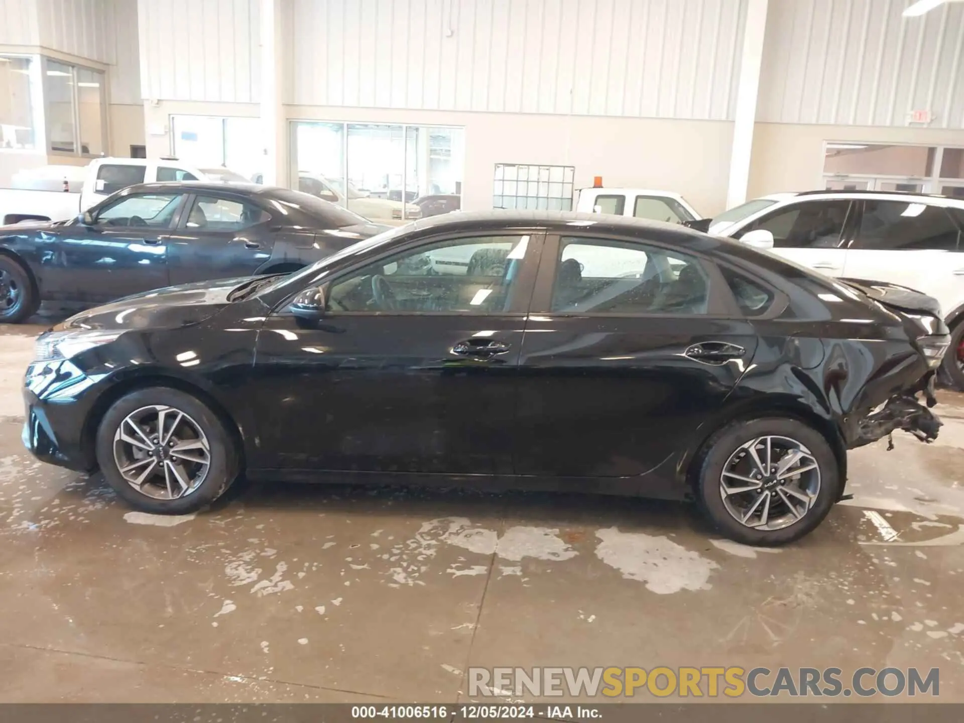 14 Photograph of a damaged car 3KPF24AD5NE484890 KIA FORTE 2022