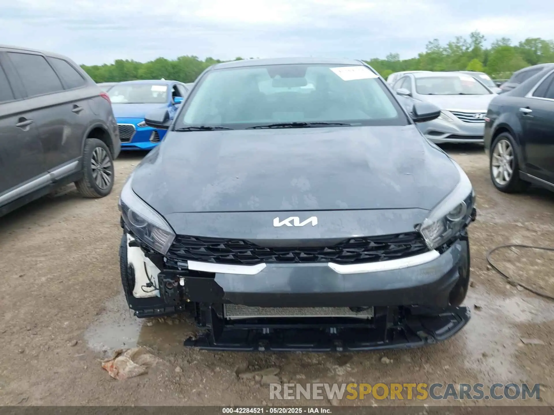 11 Photograph of a damaged car 3KPF24AD6NE465782 KIA FORTE 2022