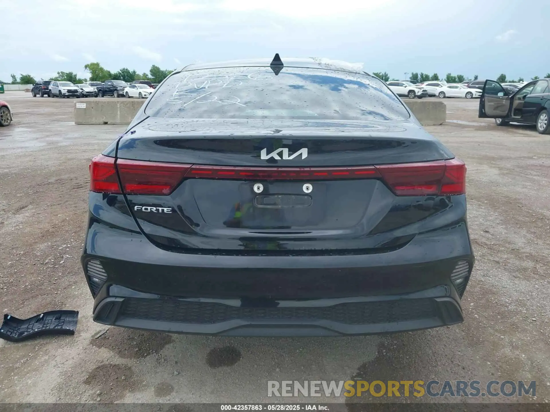 16 Photograph of a damaged car 3KPF24AD6NE467466 KIA FORTE 2022