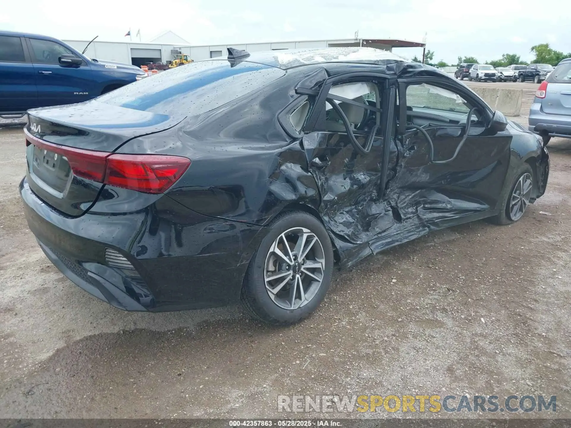 4 Photograph of a damaged car 3KPF24AD6NE467466 KIA FORTE 2022