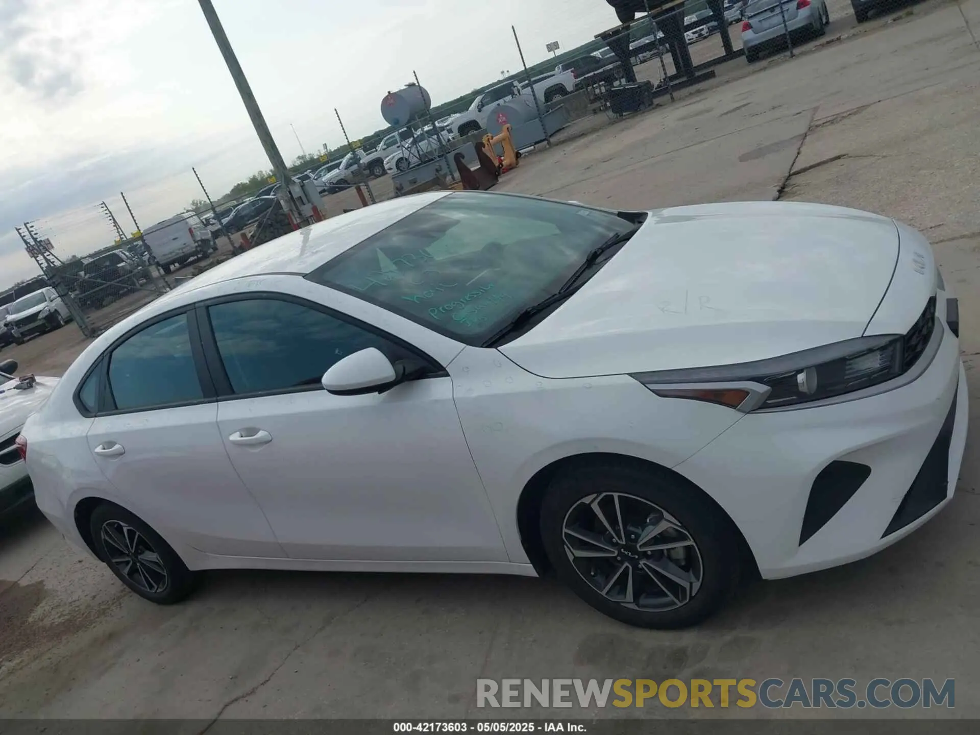 13 Photograph of a damaged car 3KPF24AD6NE487670 KIA FORTE 2022