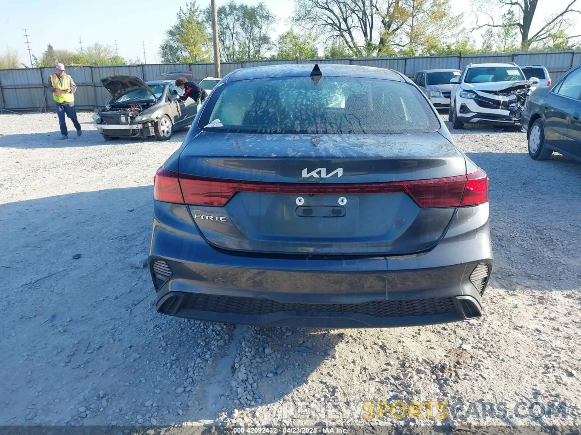 17 Photograph of a damaged car 3KPF24AD6NE500692 KIA FORTE 2022