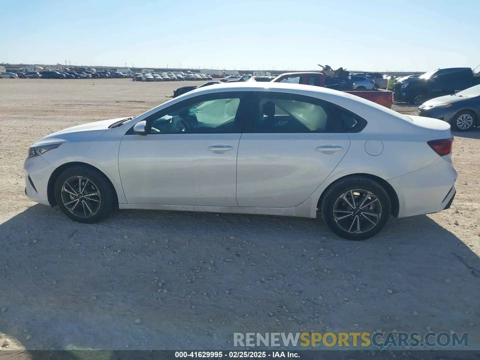 14 Photograph of a damaged car 3KPF24AD7NE479402 KIA FORTE 2022