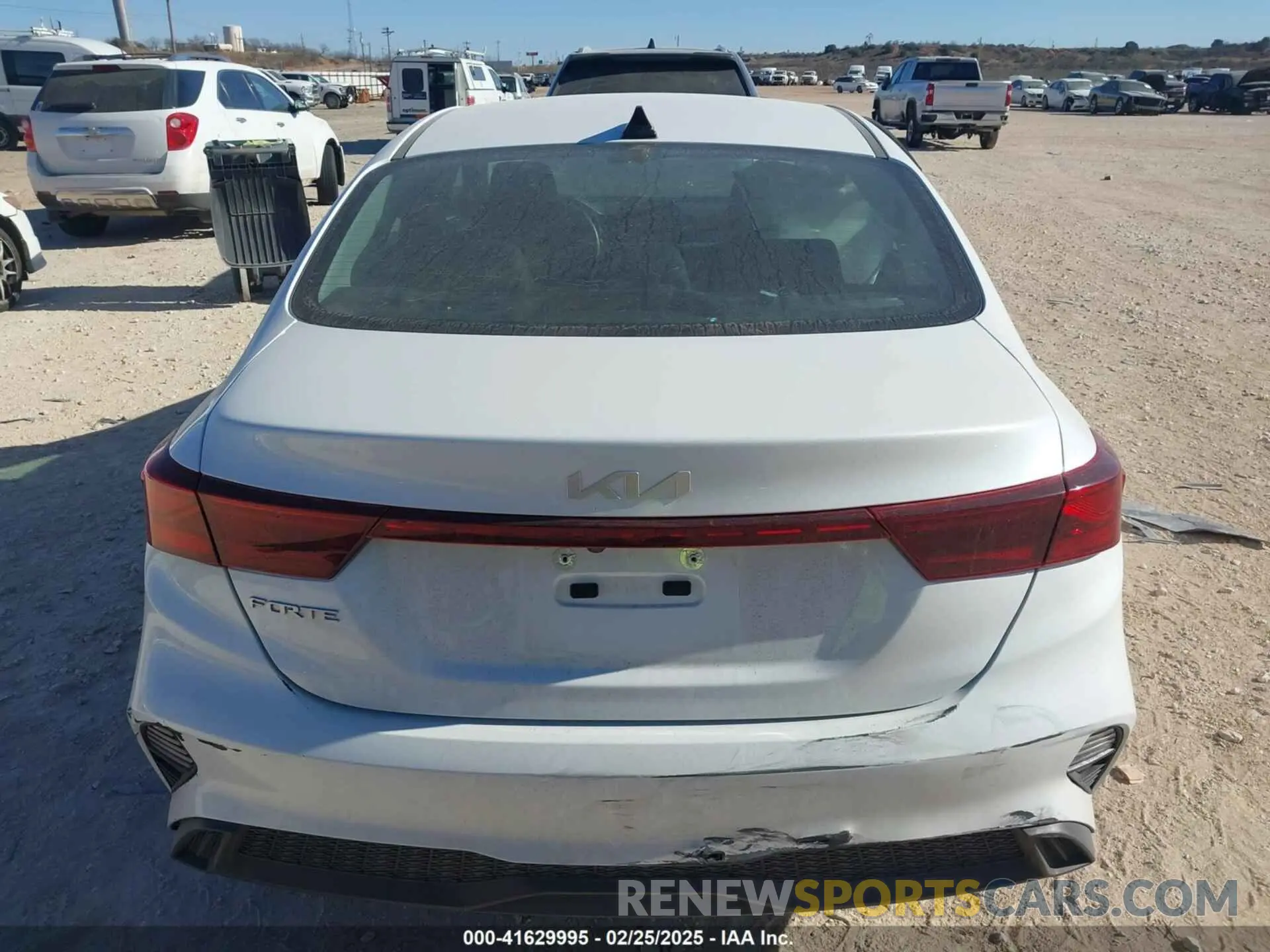 16 Photograph of a damaged car 3KPF24AD7NE479402 KIA FORTE 2022