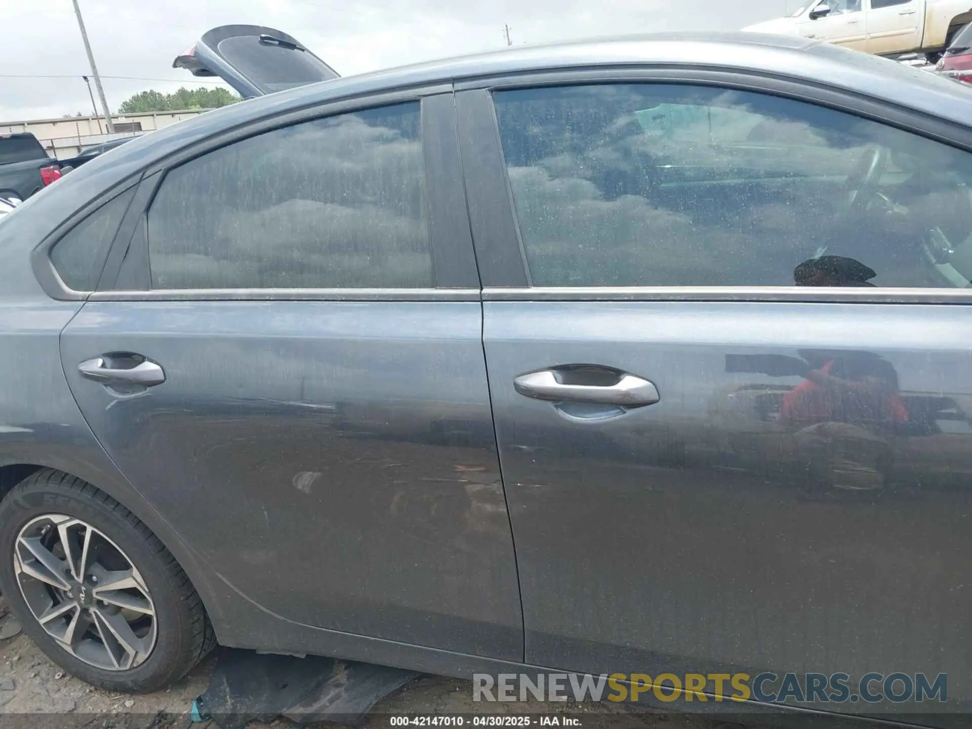 13 Photograph of a damaged car 3KPF24AD8NE456775 KIA FORTE 2022