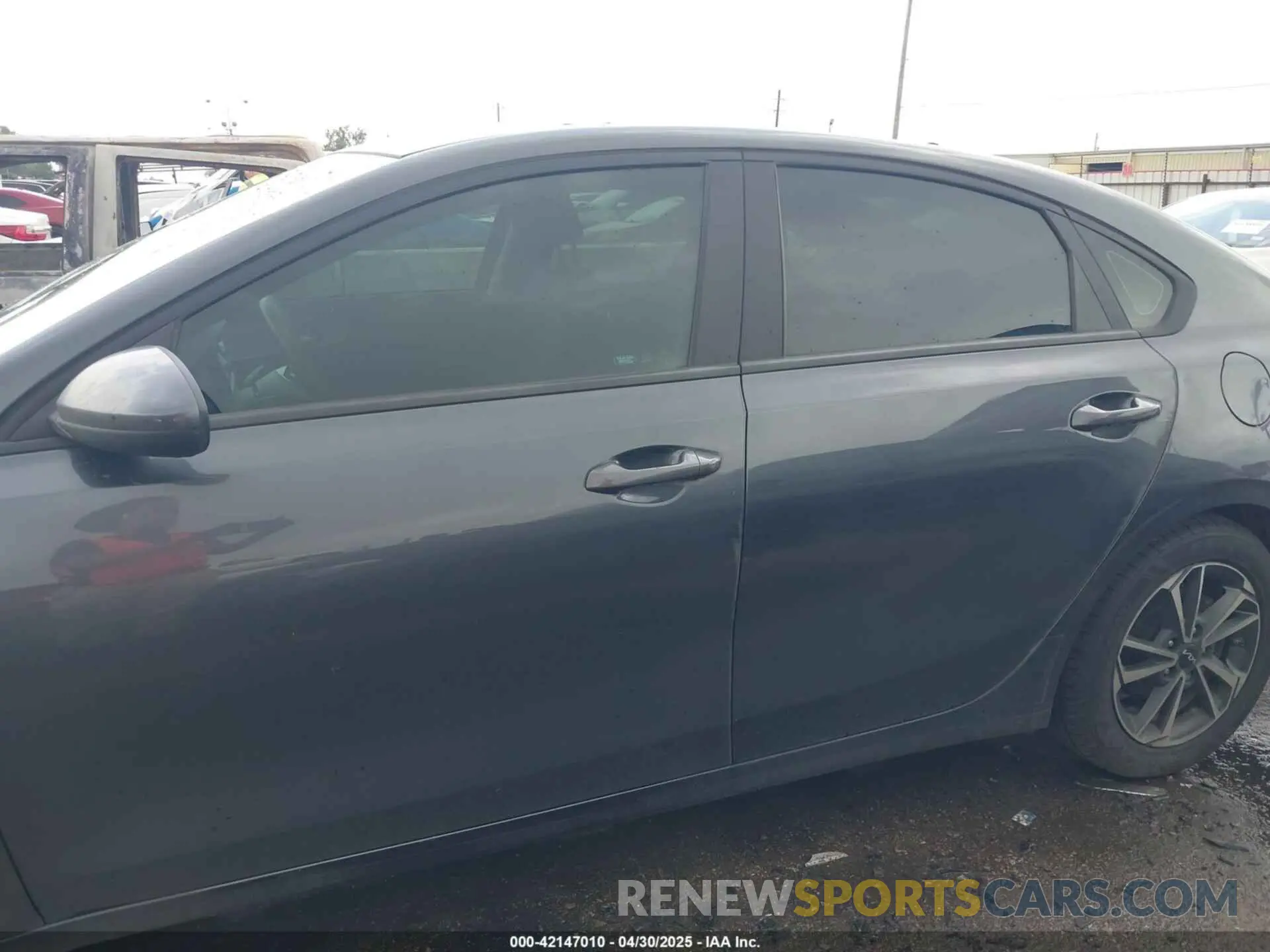 14 Photograph of a damaged car 3KPF24AD8NE456775 KIA FORTE 2022