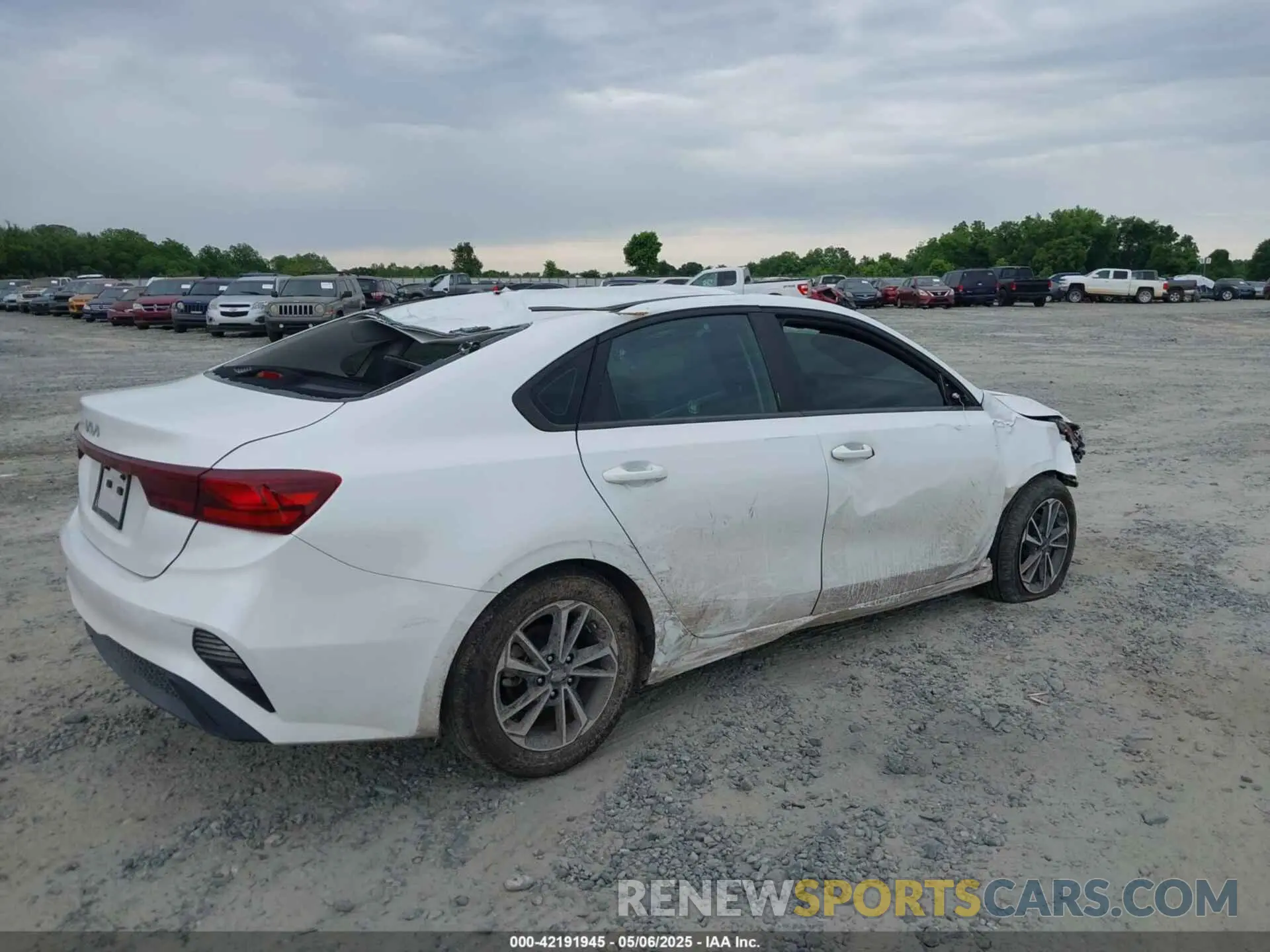 4 Photograph of a damaged car 3KPF24AD9NE434395 KIA FORTE 2022