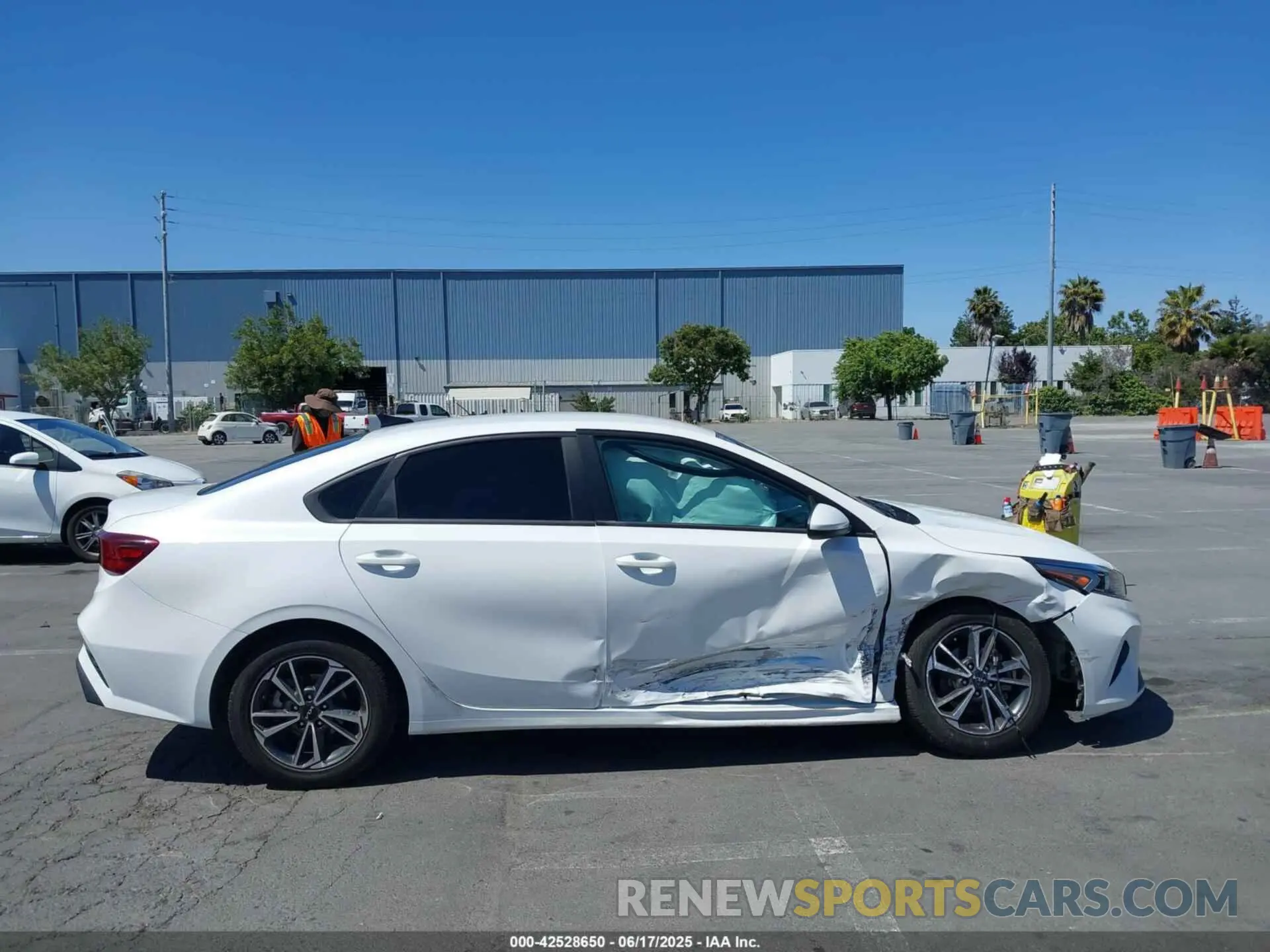 13 Photograph of a damaged car 3KPF24AD9NE436003 KIA FORTE 2022