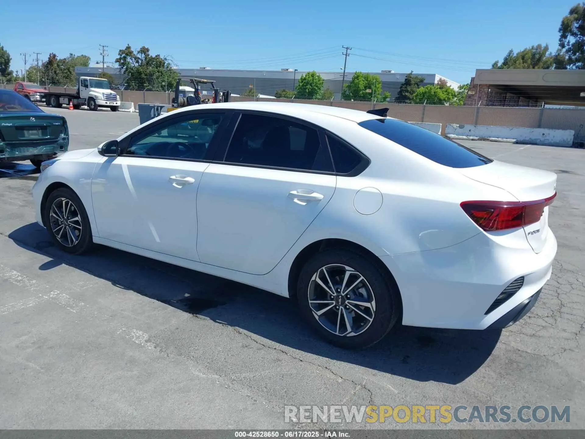 3 Photograph of a damaged car 3KPF24AD9NE436003 KIA FORTE 2022