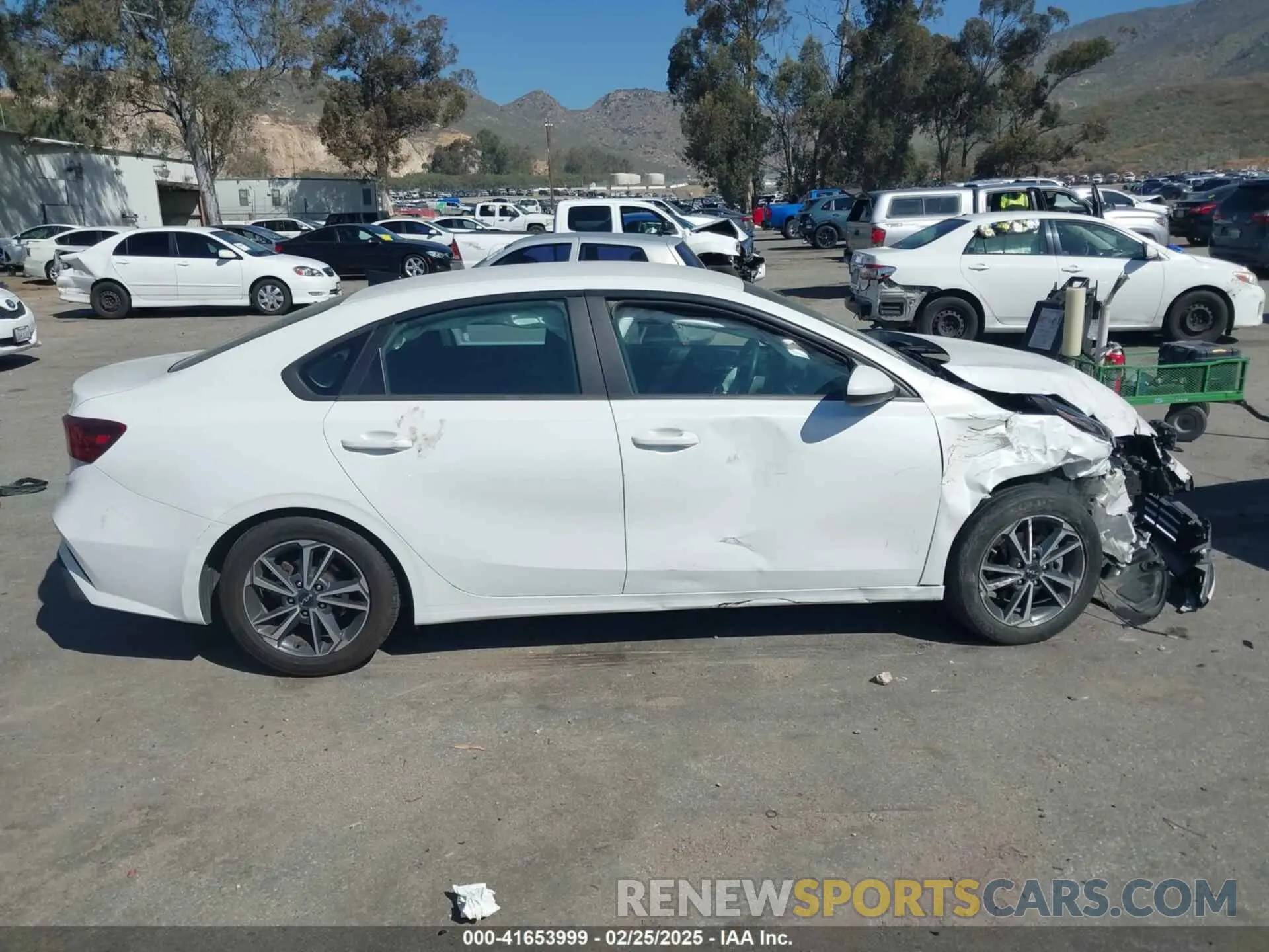 12 Photograph of a damaged car 3KPF24AD9NE446725 KIA FORTE 2022