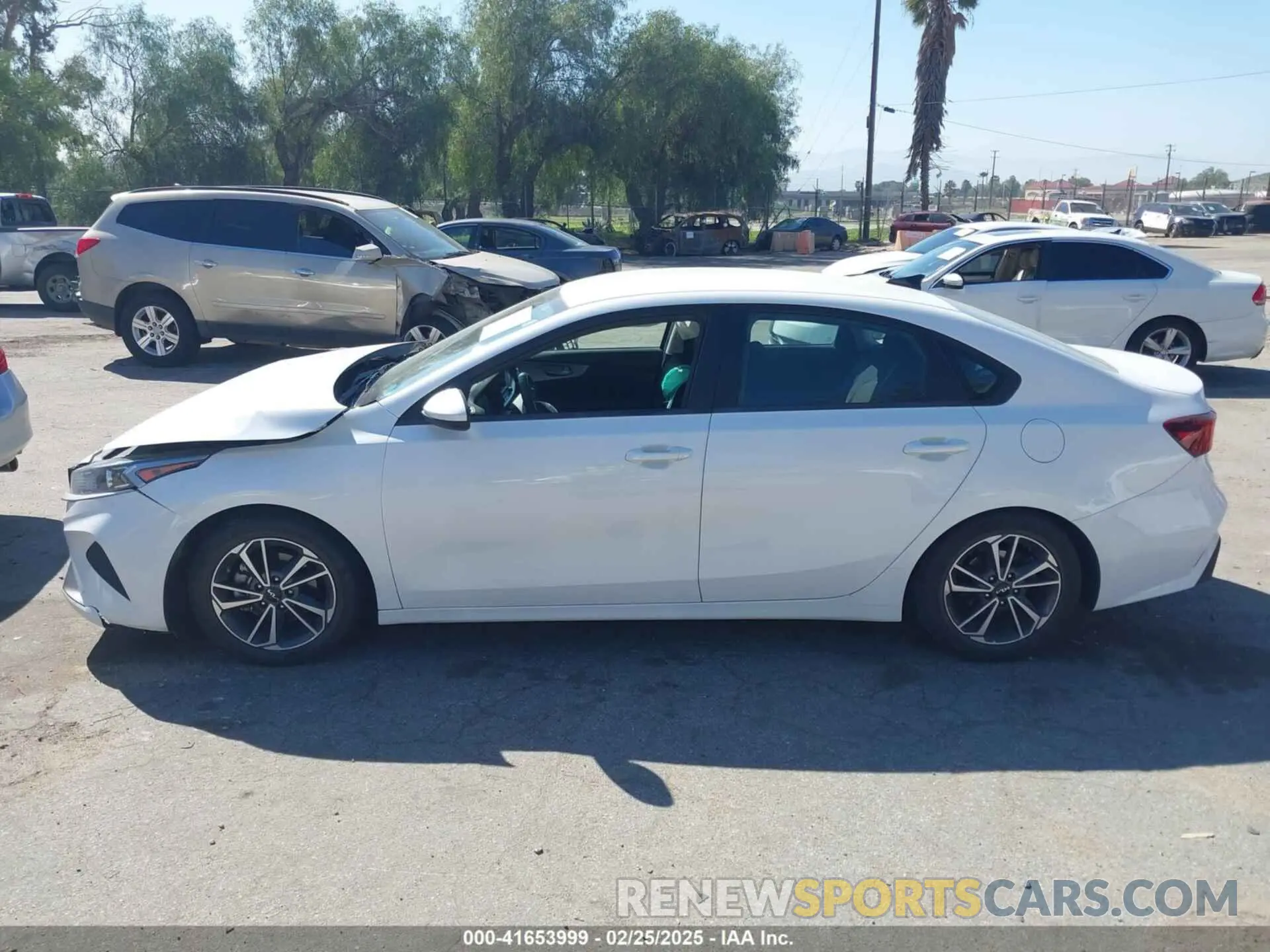 13 Photograph of a damaged car 3KPF24AD9NE446725 KIA FORTE 2022