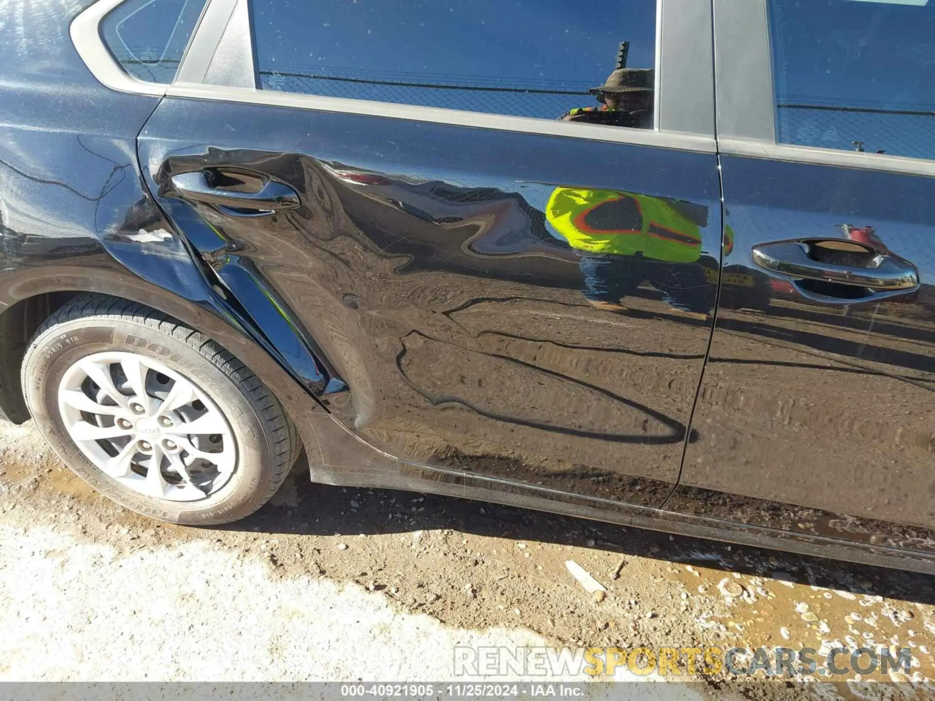 17 Photograph of a damaged car 3KPF24AD9NE476291 KIA FORTE 2022
