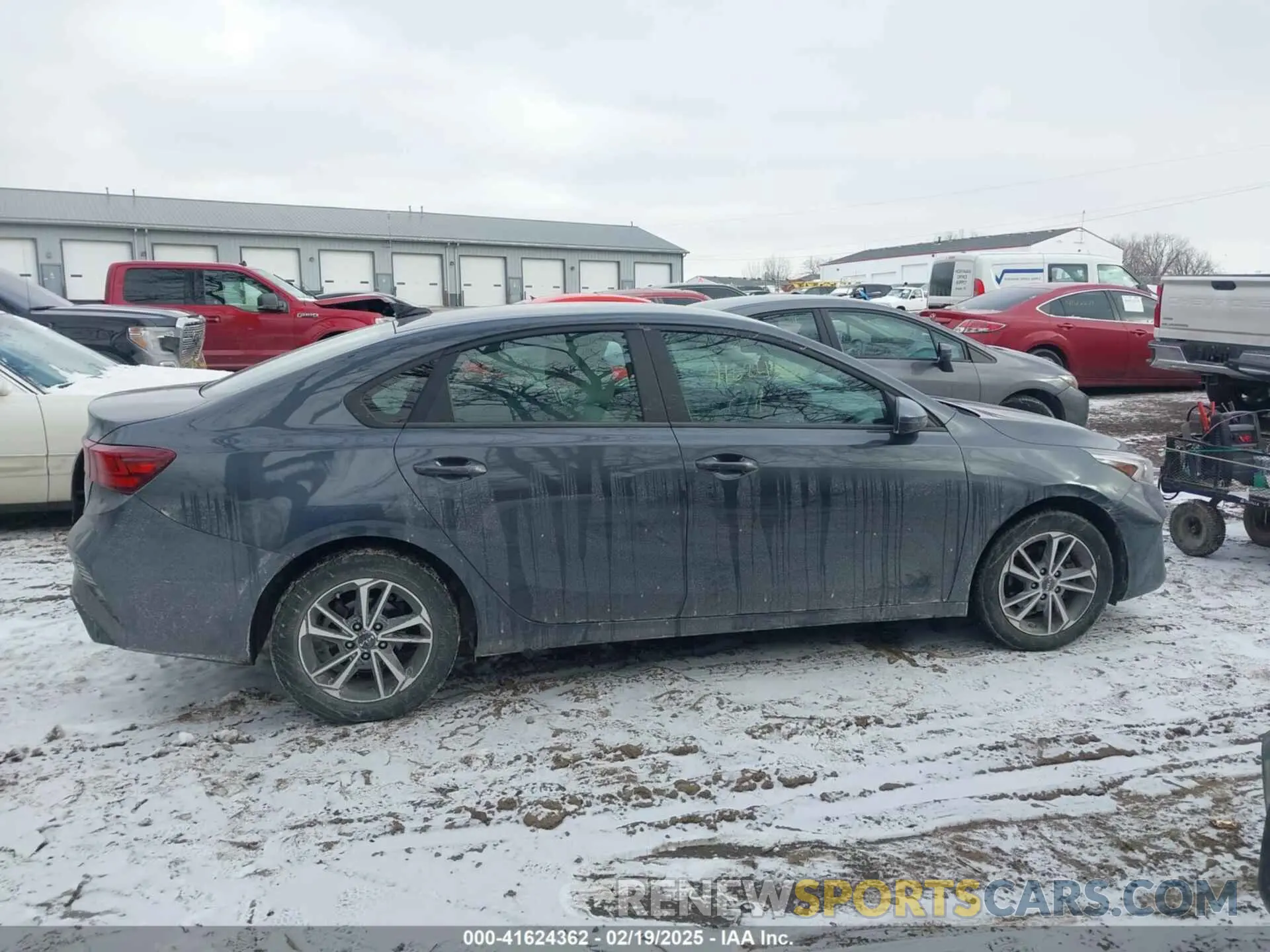 13 Photograph of a damaged car 3KPF24ADXNE435362 KIA FORTE 2022