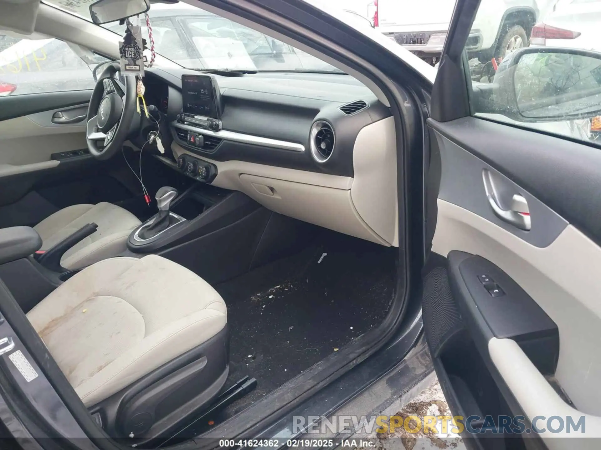 5 Photograph of a damaged car 3KPF24ADXNE435362 KIA FORTE 2022