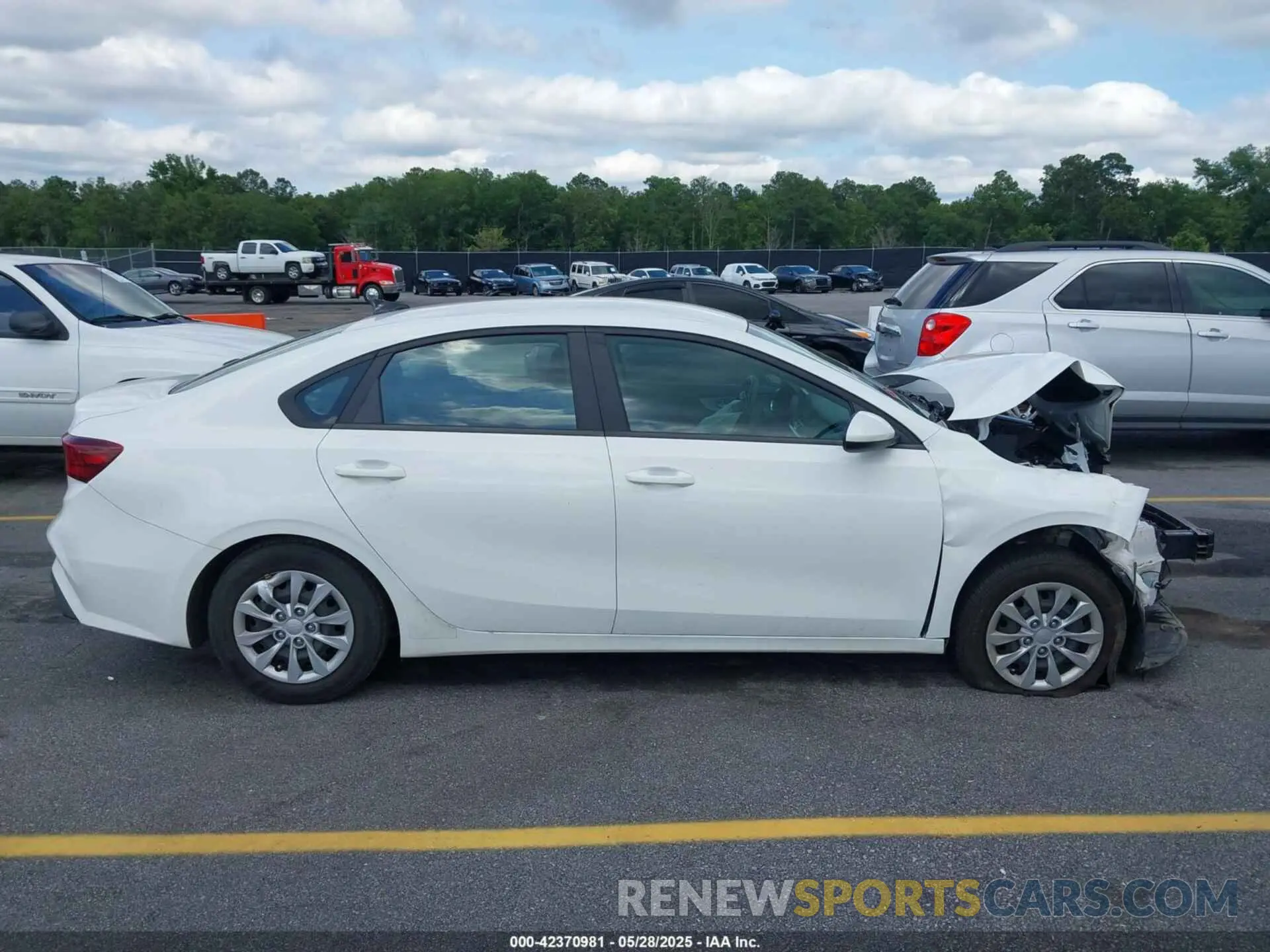 13 Photograph of a damaged car 3KPF24ADXNE448001 KIA FORTE 2022