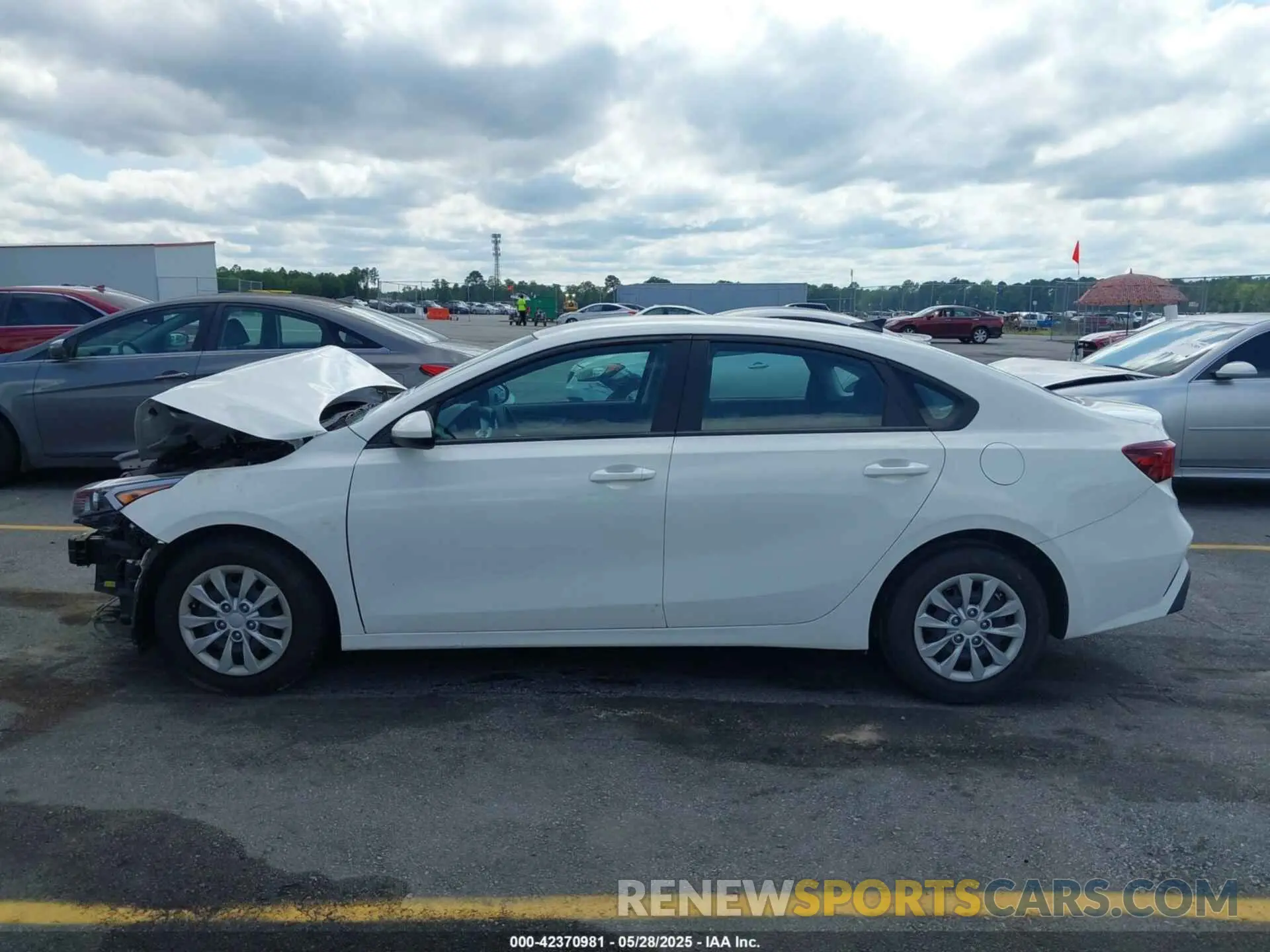 14 Photograph of a damaged car 3KPF24ADXNE448001 KIA FORTE 2022