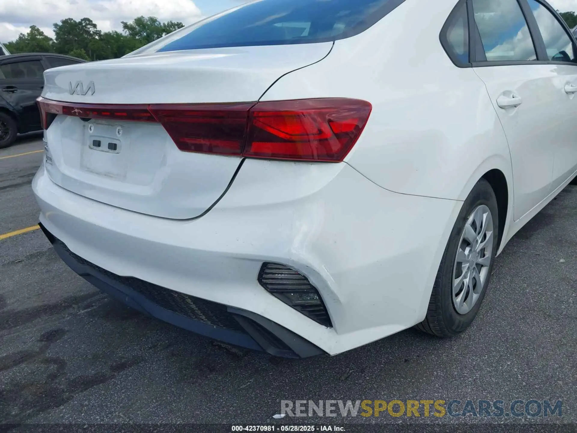 18 Photograph of a damaged car 3KPF24ADXNE448001 KIA FORTE 2022