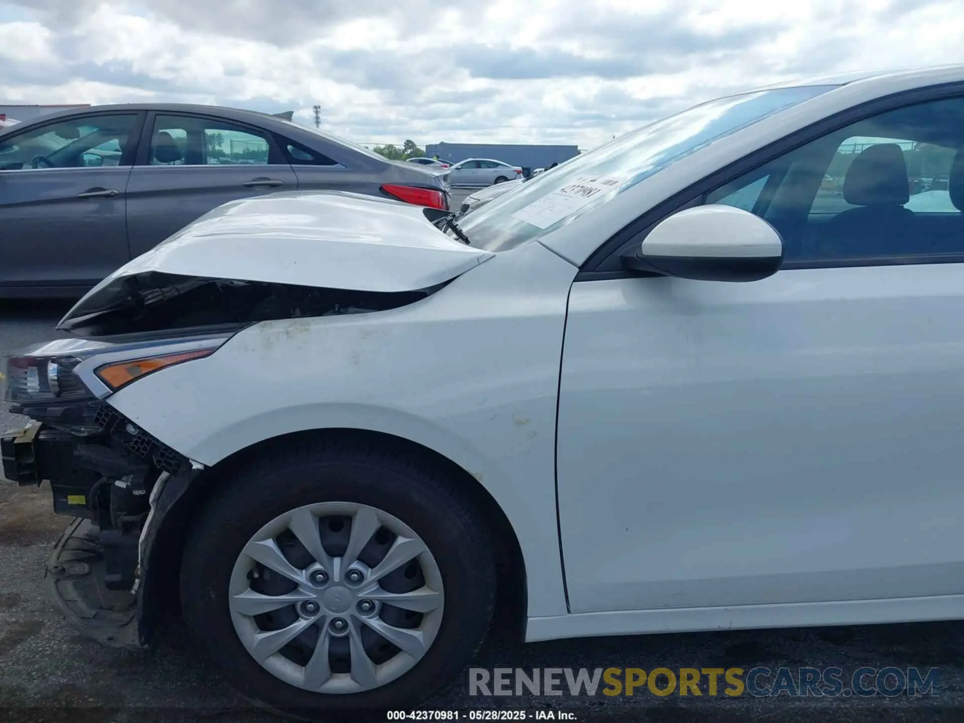 19 Photograph of a damaged car 3KPF24ADXNE448001 KIA FORTE 2022