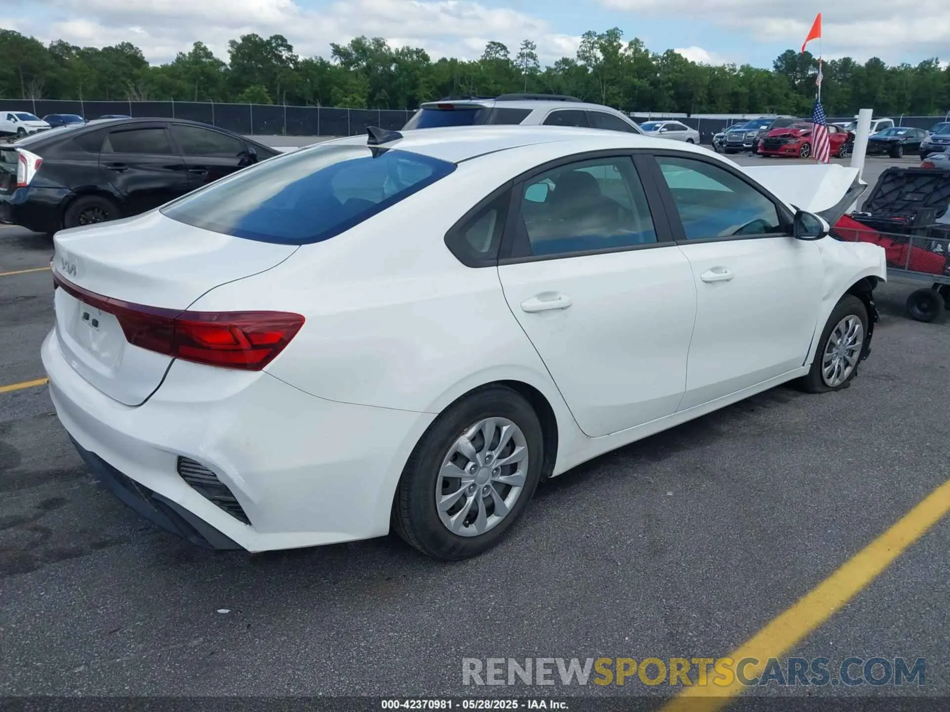 4 Photograph of a damaged car 3KPF24ADXNE448001 KIA FORTE 2022
