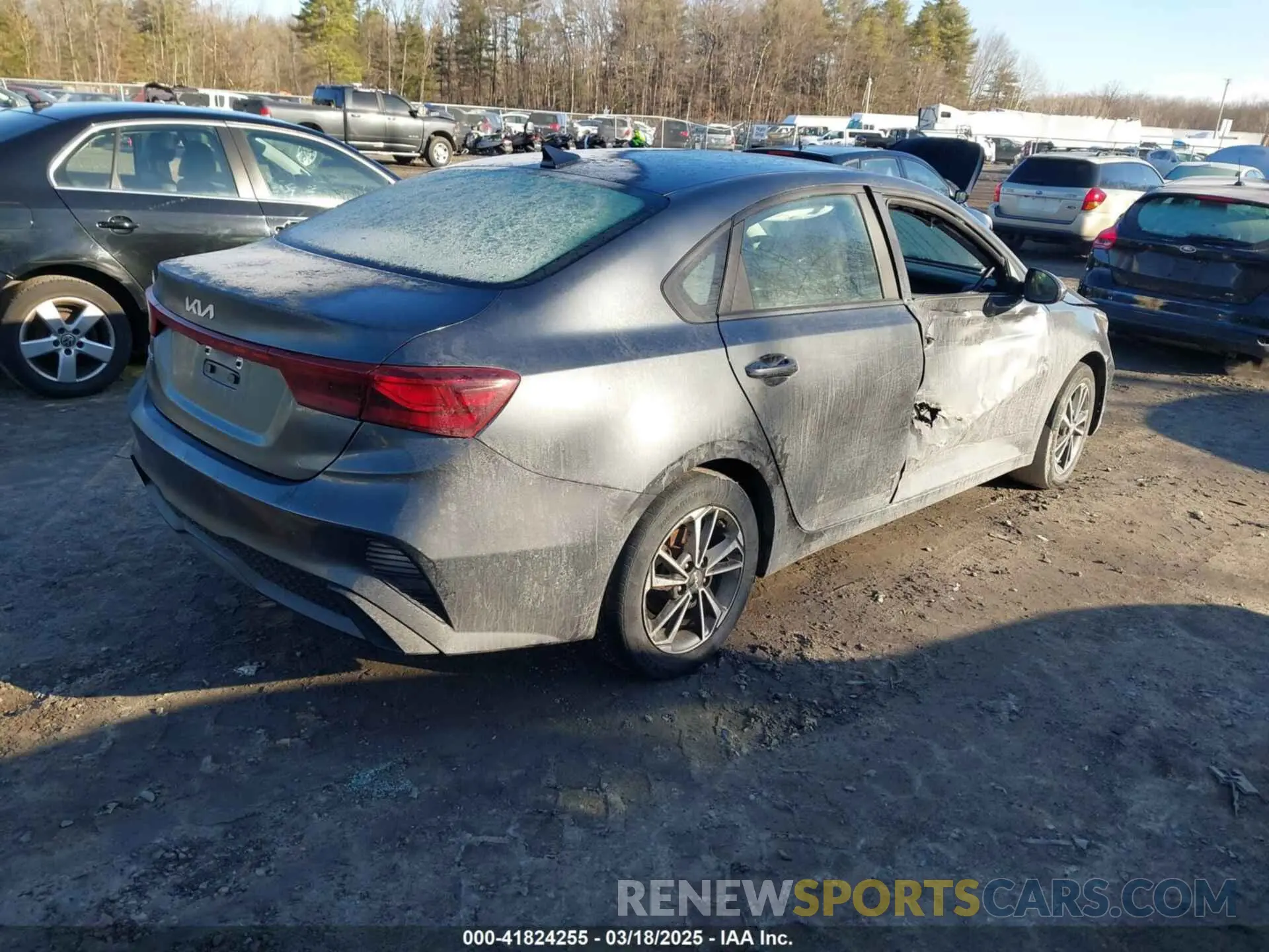 4 Photograph of a damaged car 3KPF24ADXNE466269 KIA FORTE 2022