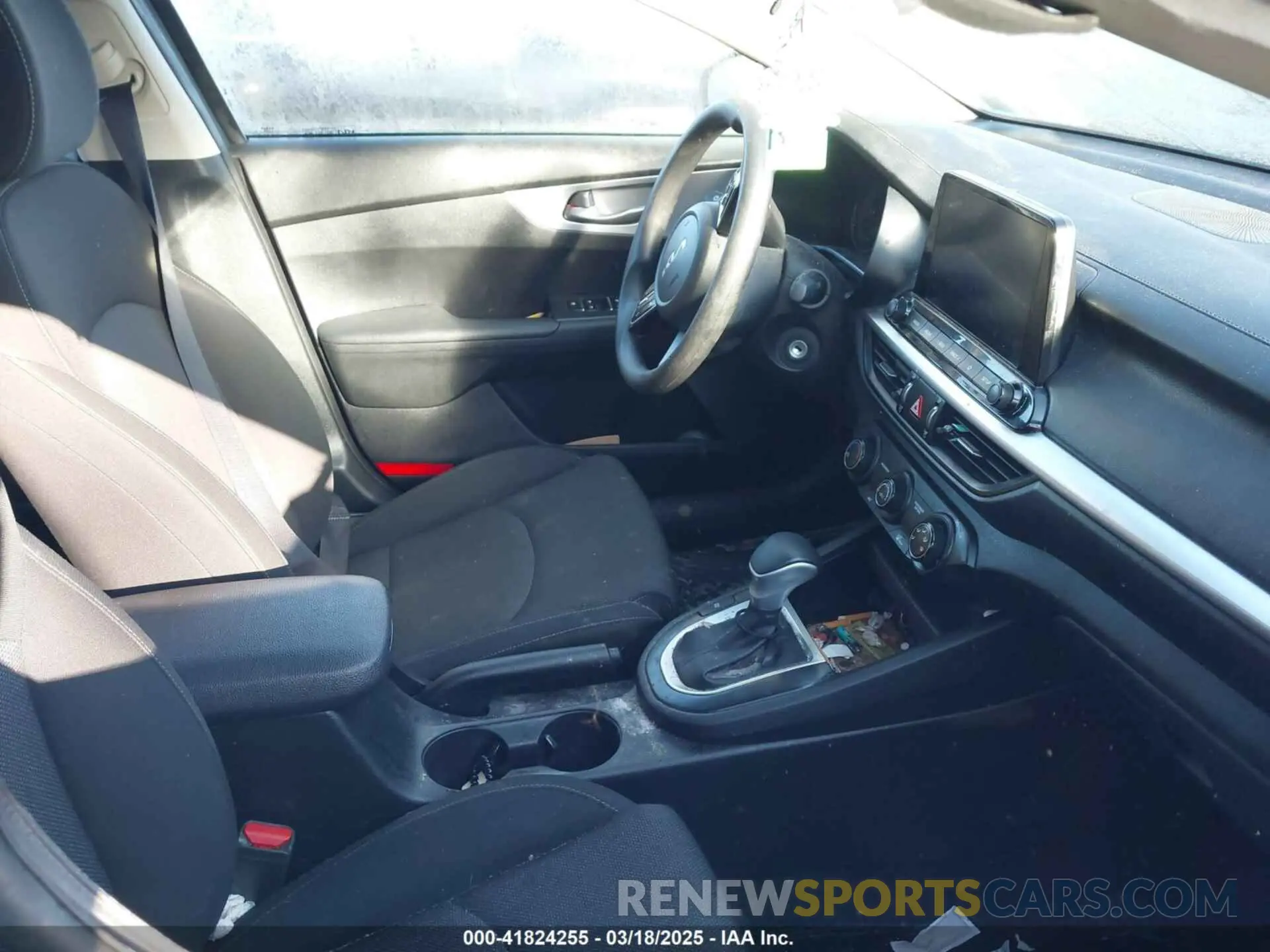 5 Photograph of a damaged car 3KPF24ADXNE466269 KIA FORTE 2022