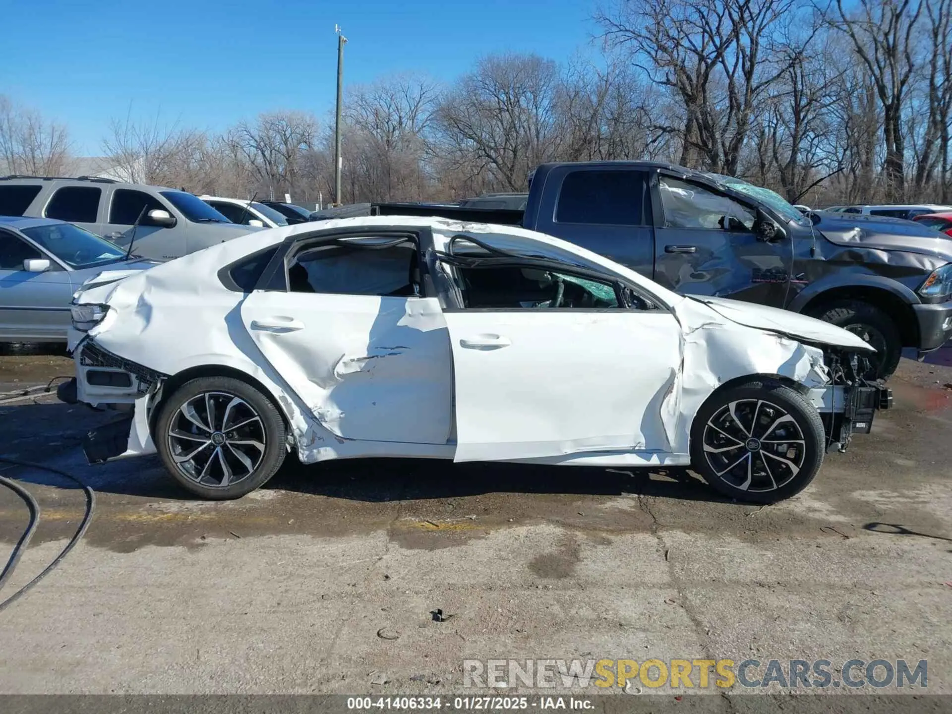13 Photograph of a damaged car 3KPF24ADXNE474680 KIA FORTE 2022