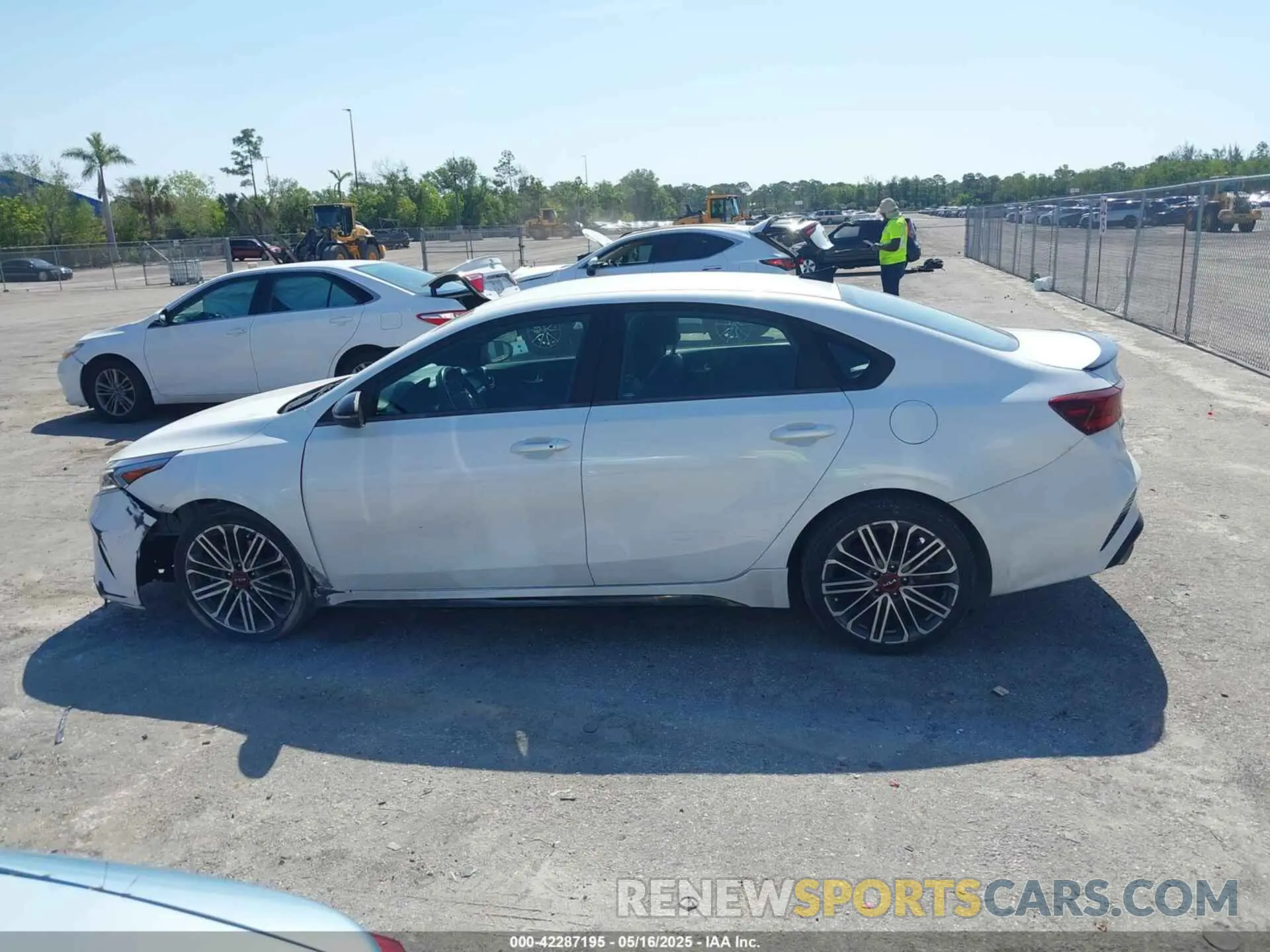 14 Photograph of a damaged car 3KPF44AC2NE462637 KIA FORTE 2022