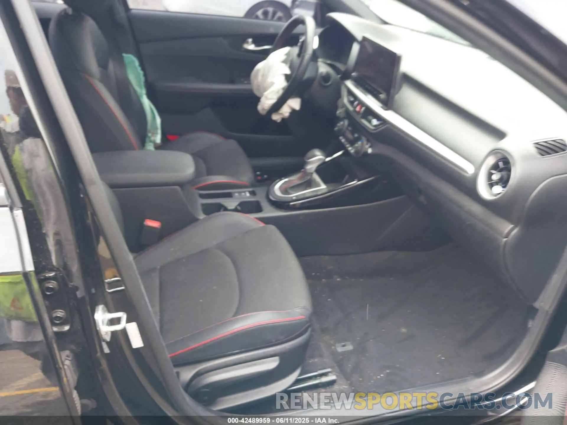 5 Photograph of a damaged car 3KPF44AC9NE492704 KIA FORTE 2022
