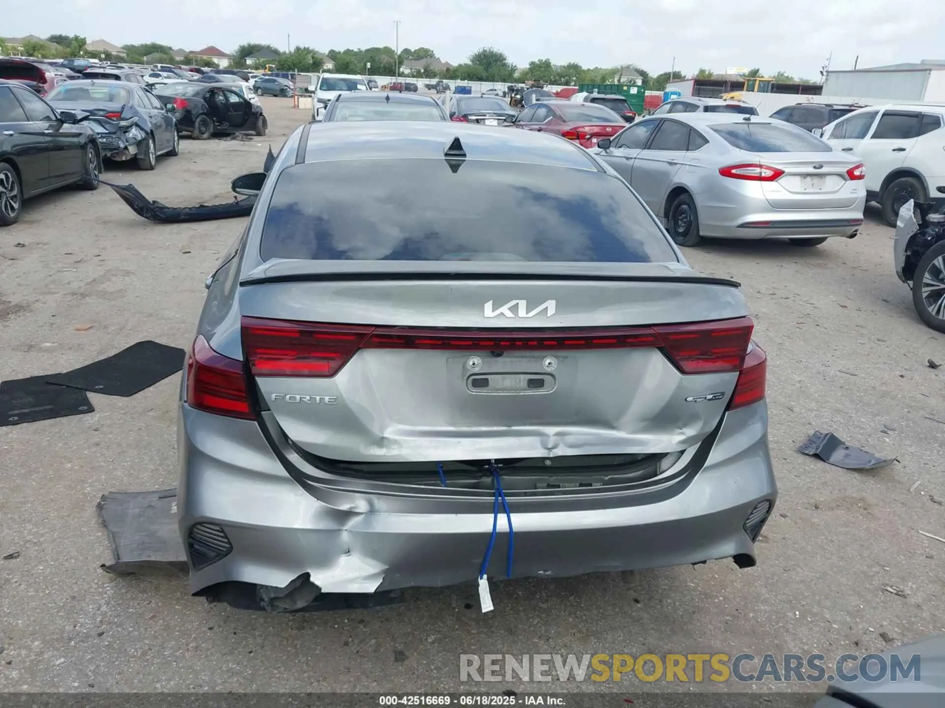 16 Photograph of a damaged car 3KPF54AD0NE488918 KIA FORTE 2022