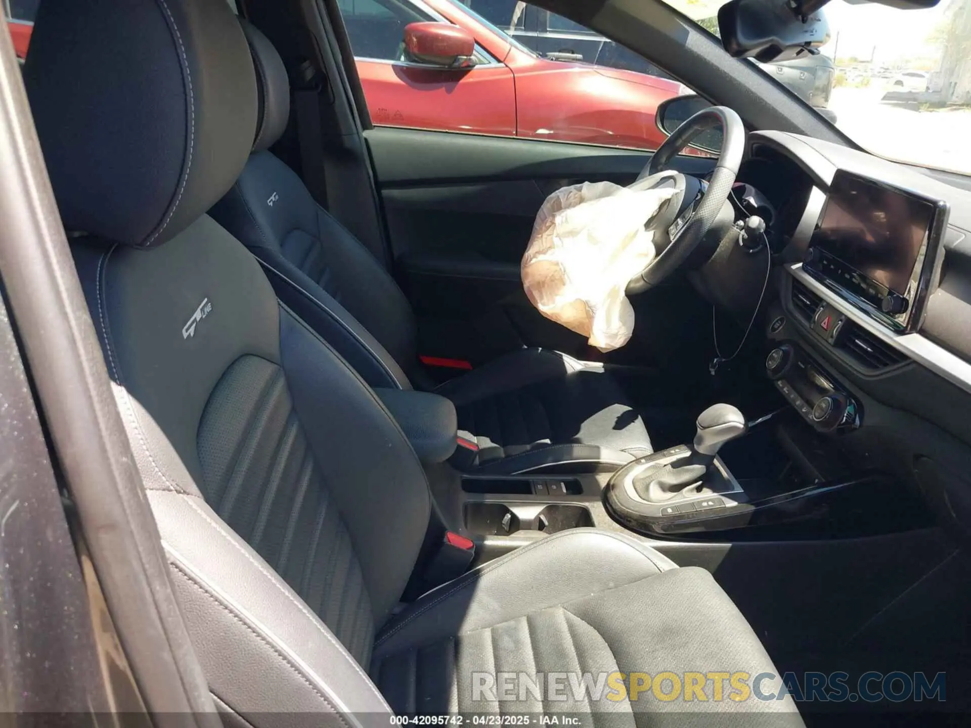 5 Photograph of a damaged car 3KPF54AD0NE506964 KIA FORTE 2022