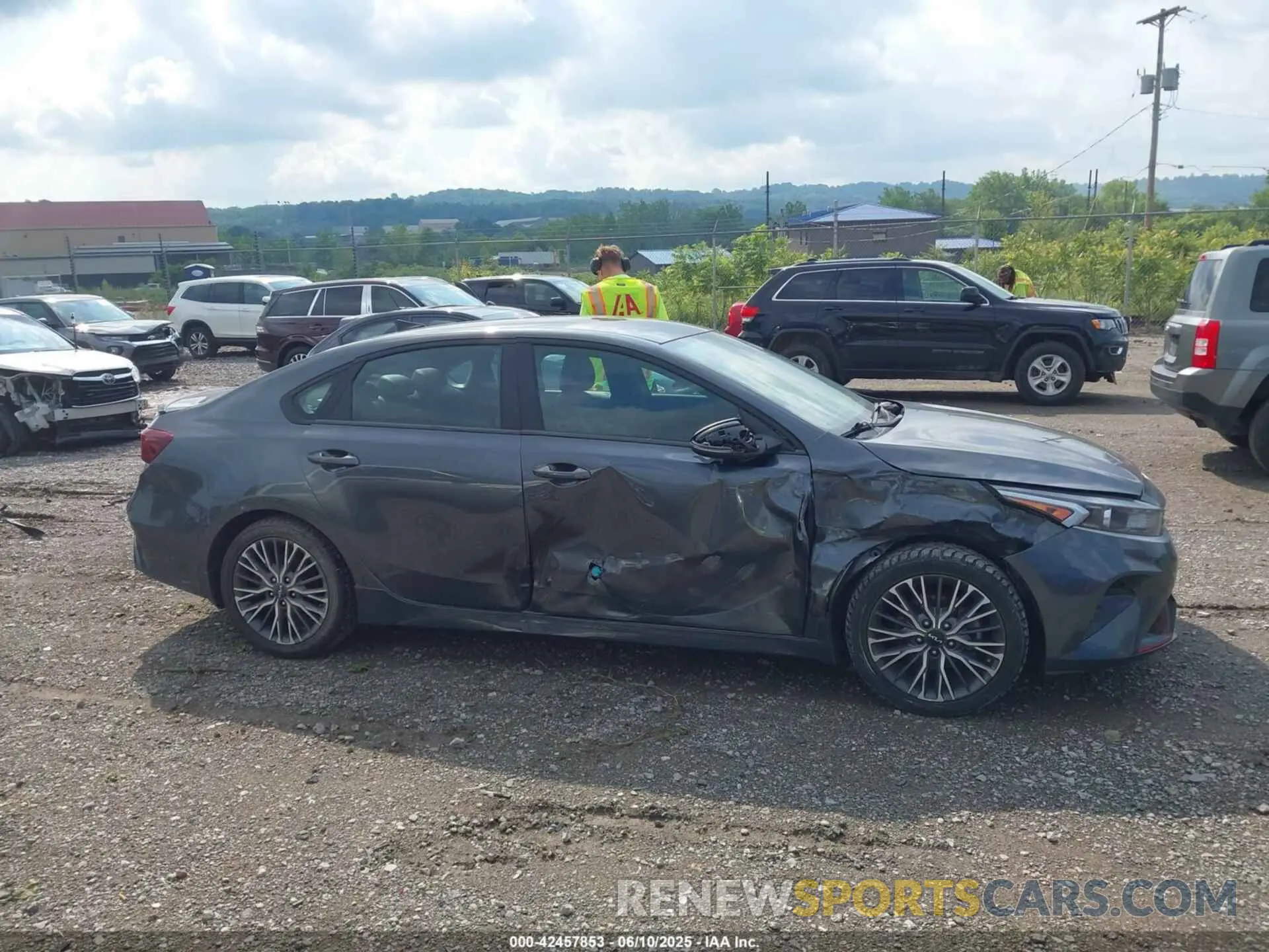 13 Photograph of a damaged car 3KPF54AD1NE459296 KIA FORTE 2022