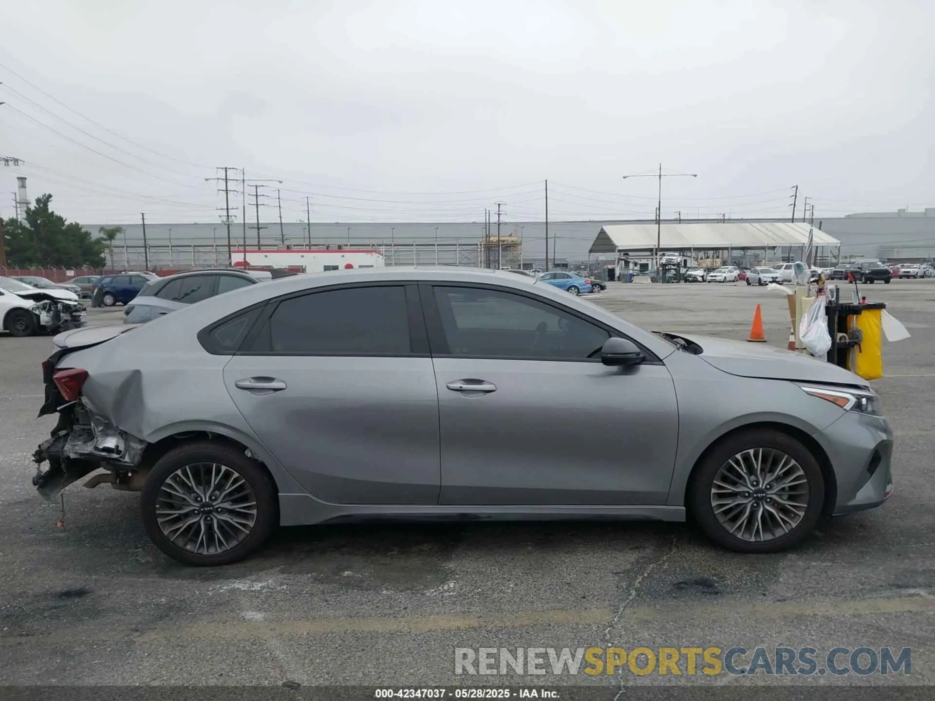 13 Photograph of a damaged car 3KPF54AD1NE504141 KIA FORTE 2022