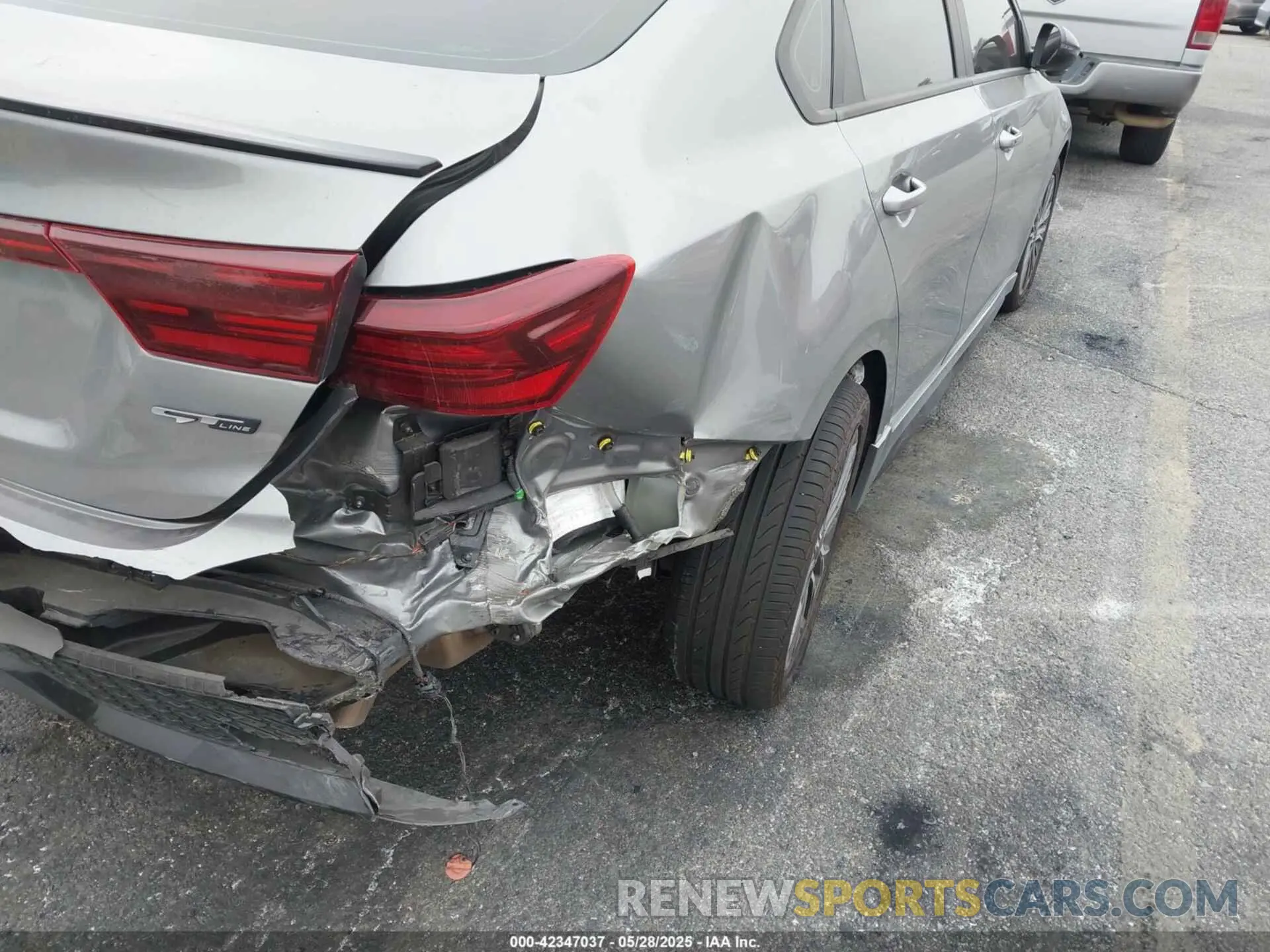 18 Photograph of a damaged car 3KPF54AD1NE504141 KIA FORTE 2022