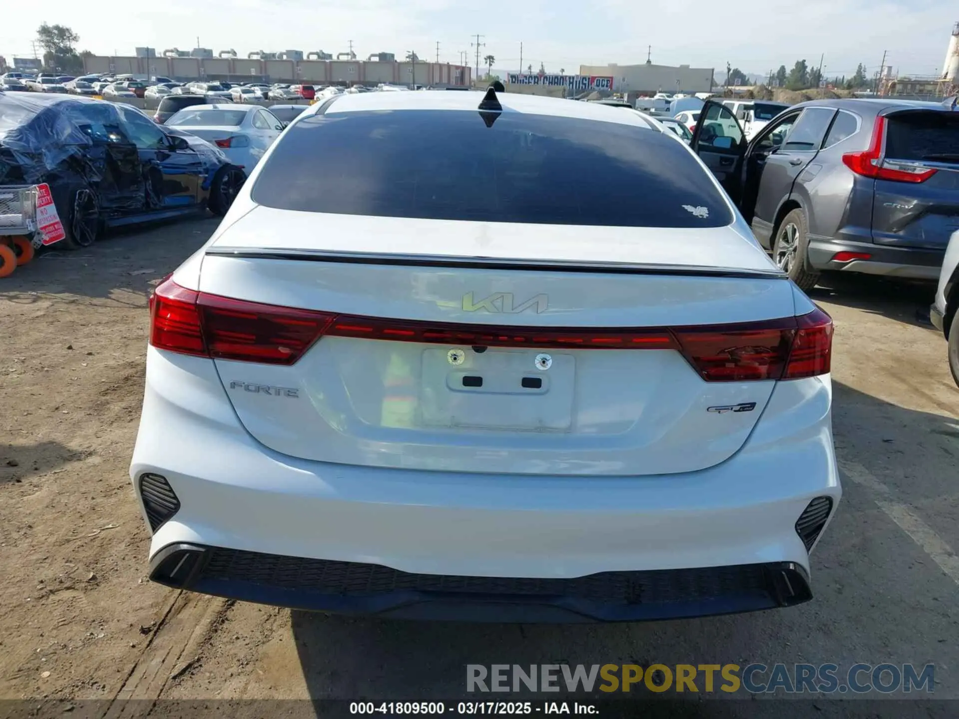 17 Photograph of a damaged car 3KPF54AD3NE498665 KIA FORTE 2022