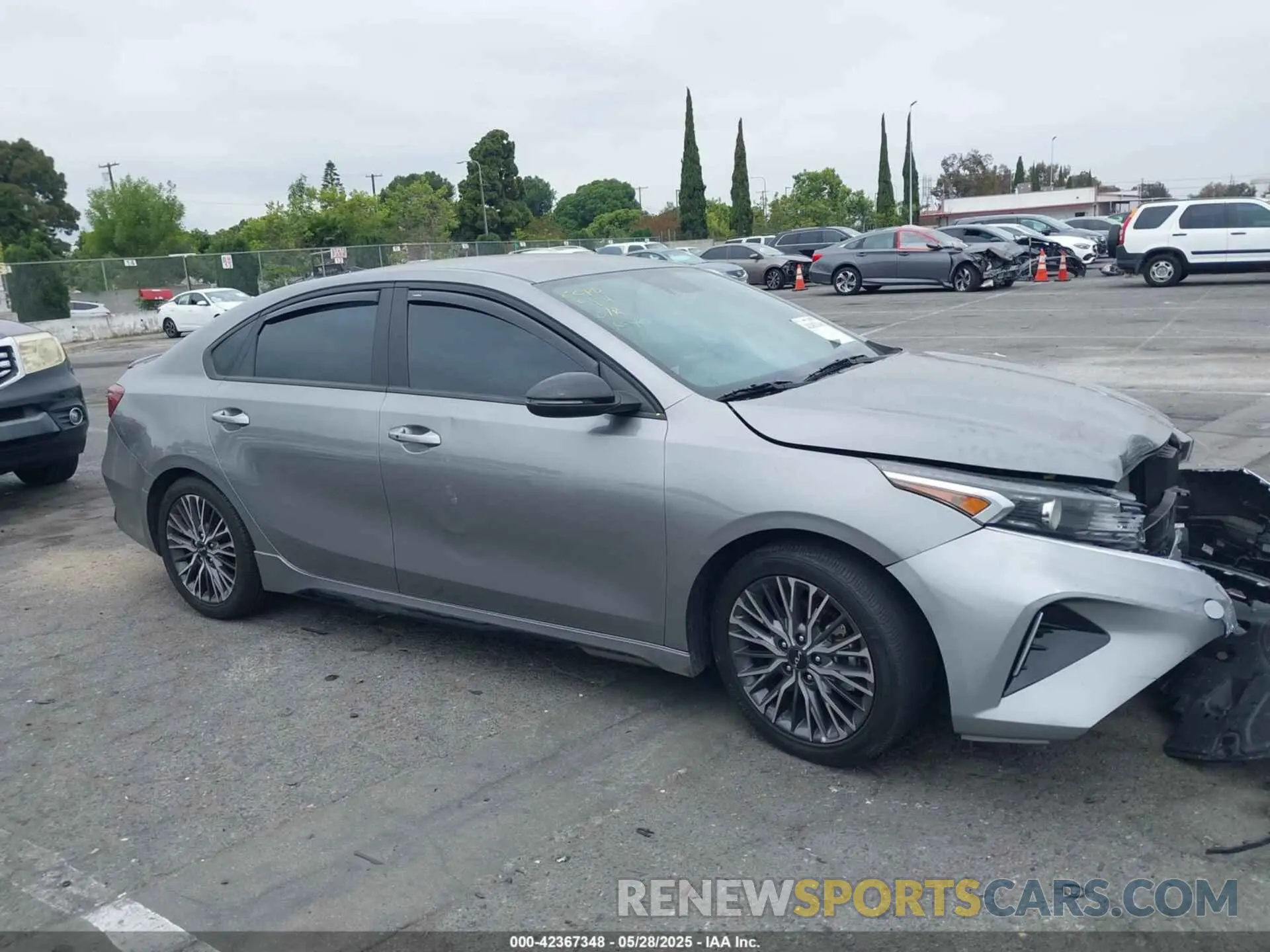 13 Photograph of a damaged car 3KPF54AD4NE433176 KIA FORTE 2022