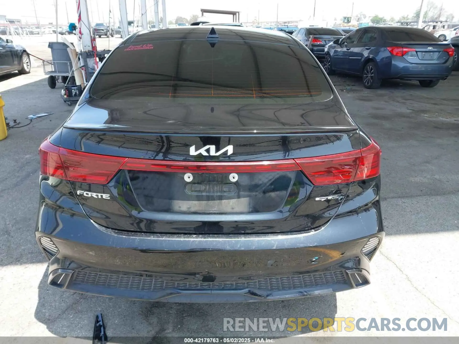 17 Photograph of a damaged car 3KPF54AD5NE442789 KIA FORTE 2022