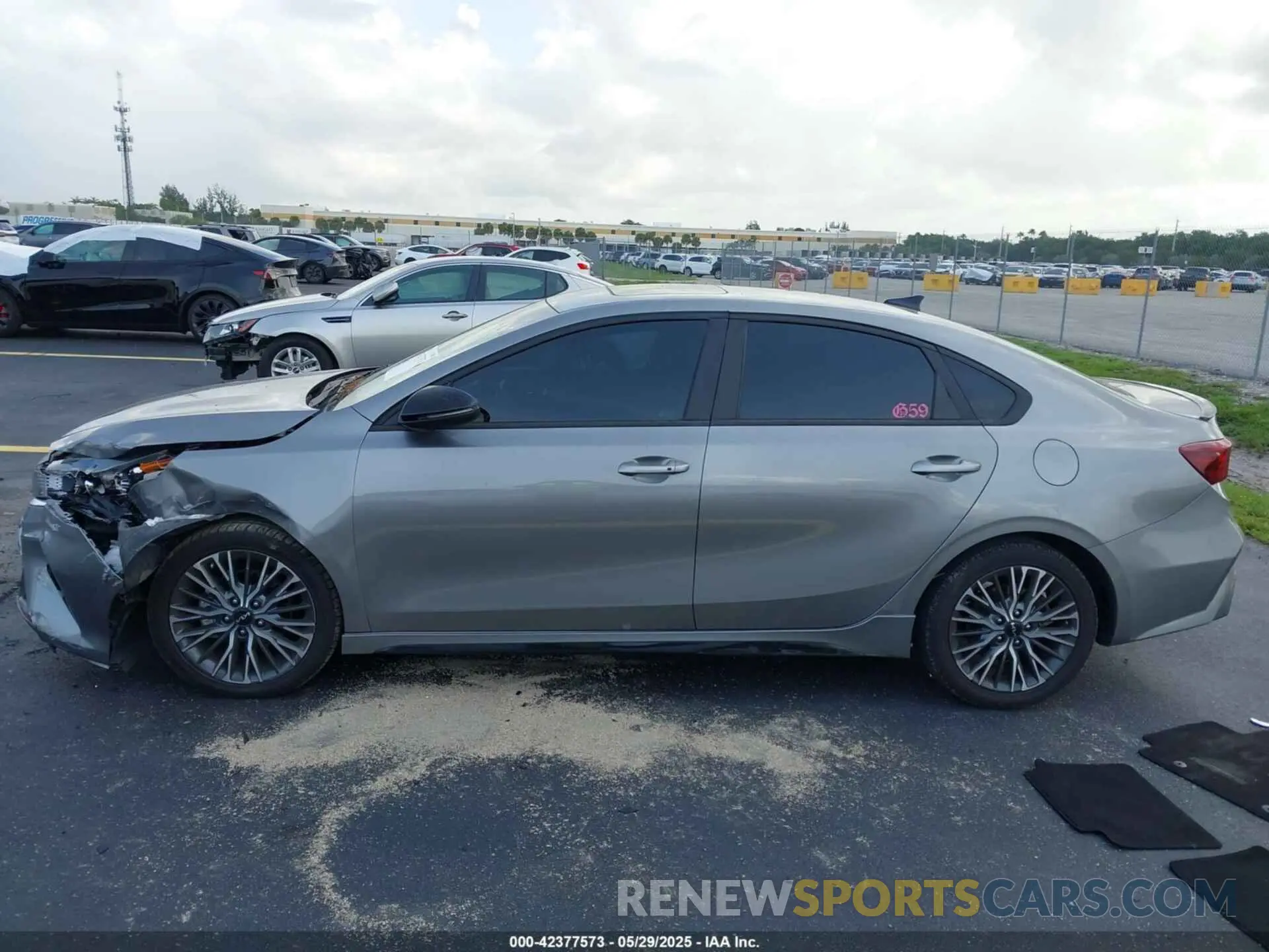 13 Photograph of a damaged car 3KPF54AD8NE487693 KIA FORTE 2022