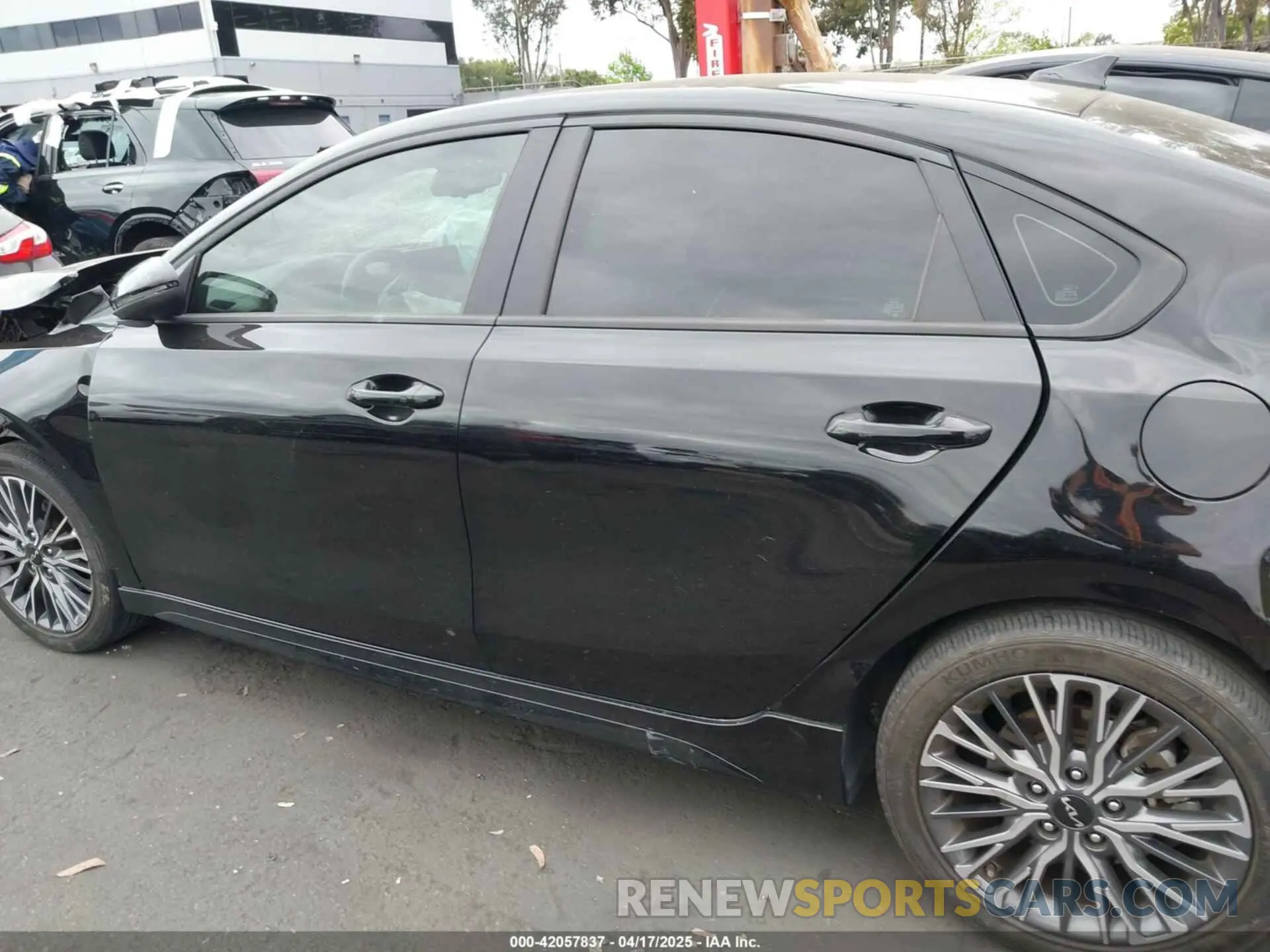 15 Photograph of a damaged car 3KPF54AD9NE498735 KIA FORTE 2022