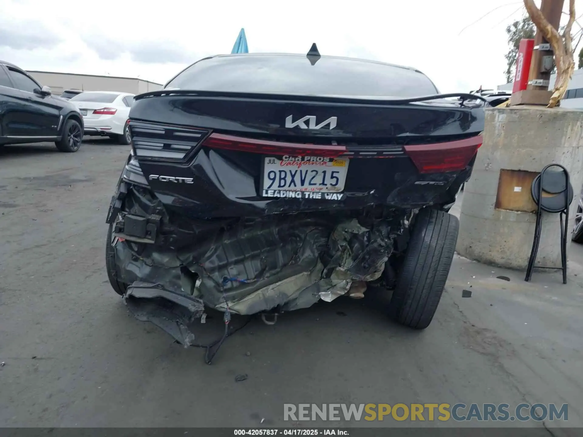 17 Photograph of a damaged car 3KPF54AD9NE498735 KIA FORTE 2022