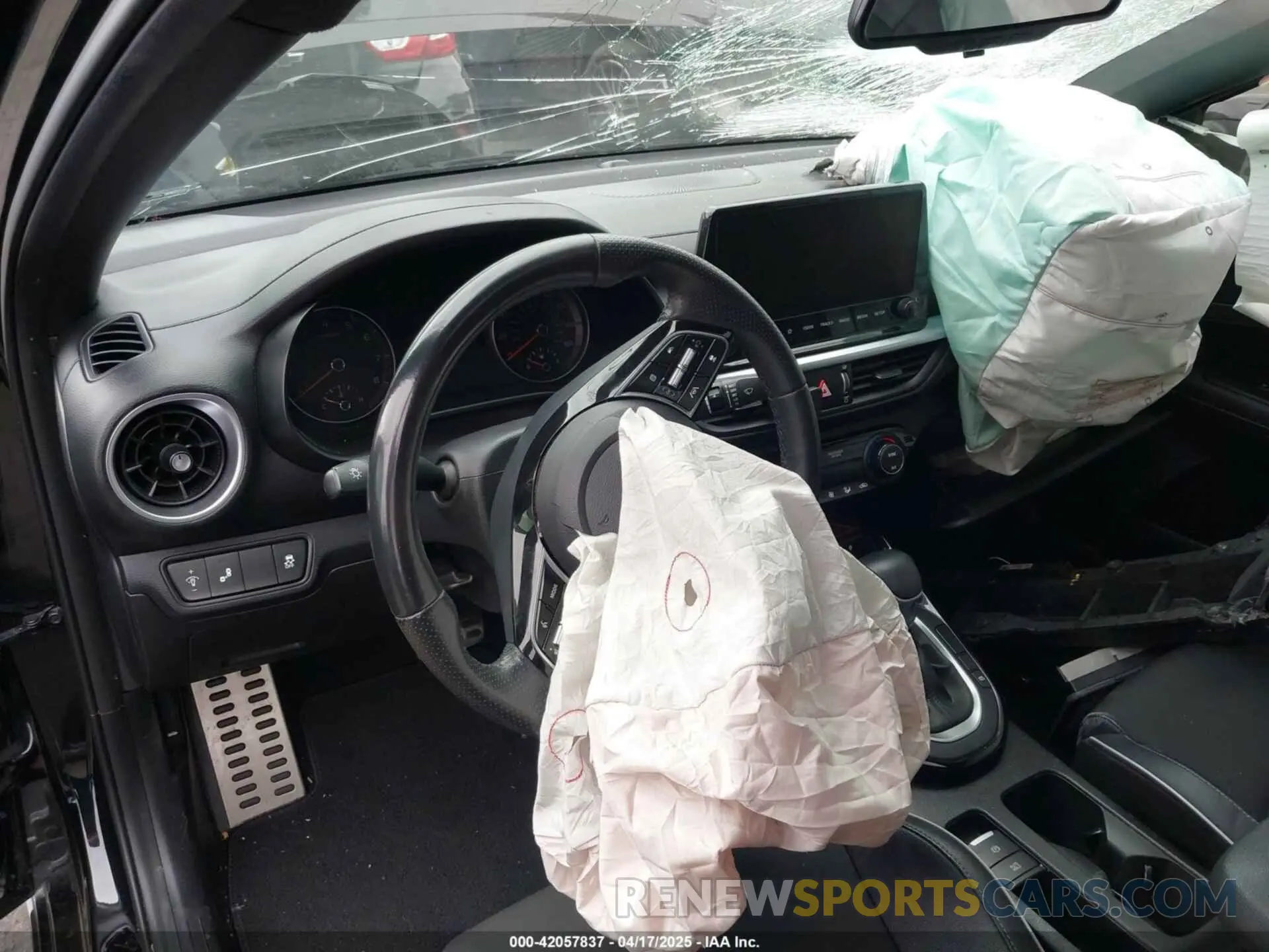 22 Photograph of a damaged car 3KPF54AD9NE498735 KIA FORTE 2022