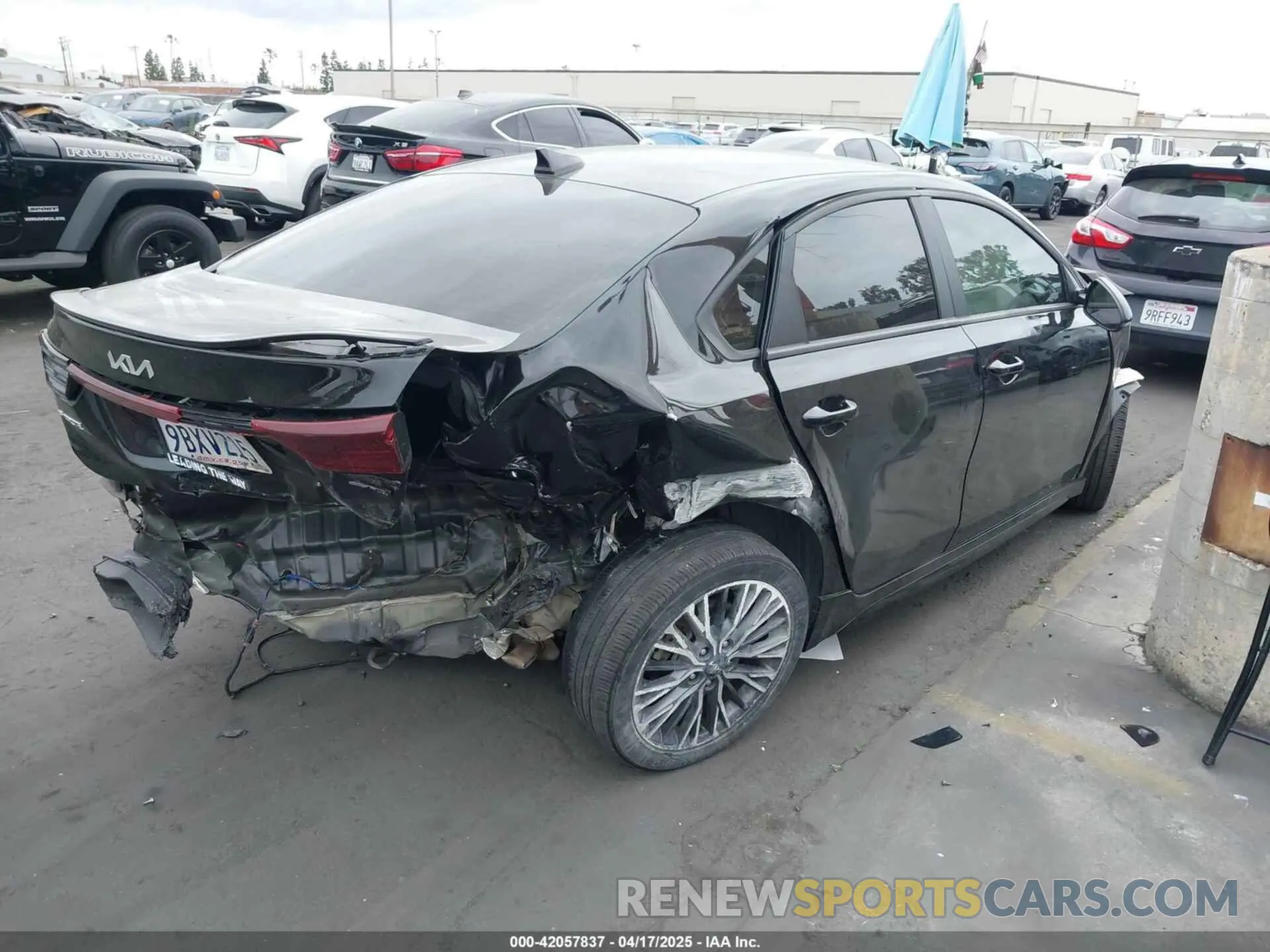 4 Photograph of a damaged car 3KPF54AD9NE498735 KIA FORTE 2022
