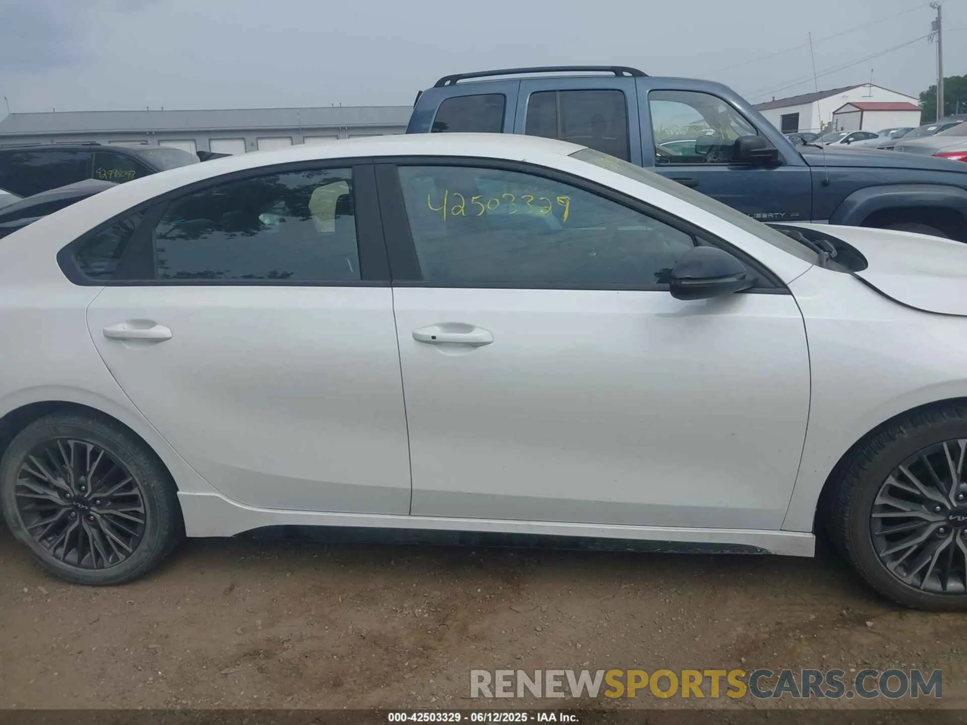 14 Photograph of a damaged car 3KPF54ADXNE430427 KIA FORTE 2022