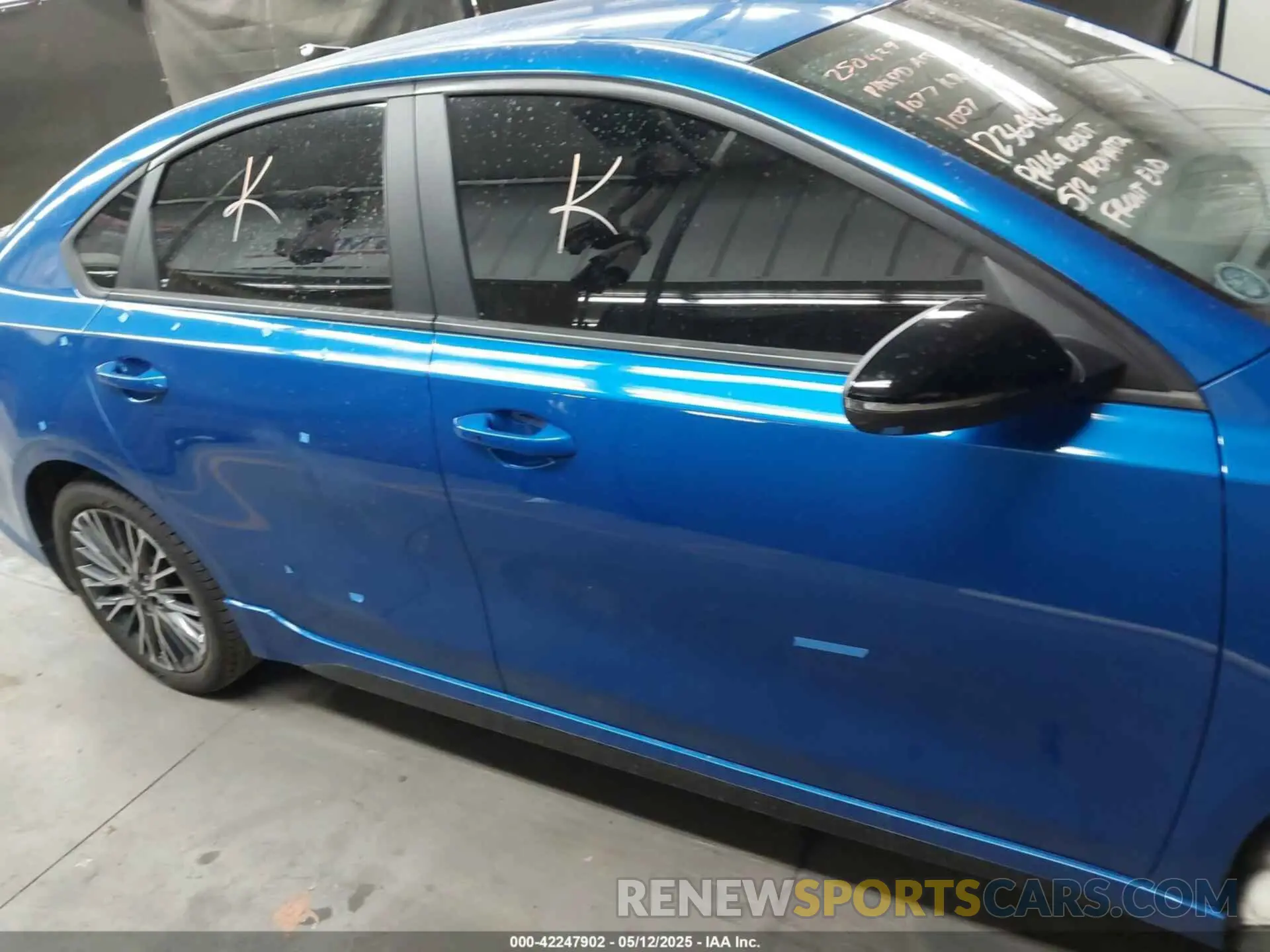 12 Photograph of a damaged car 3KPF54ADXNE441007 KIA FORTE 2022
