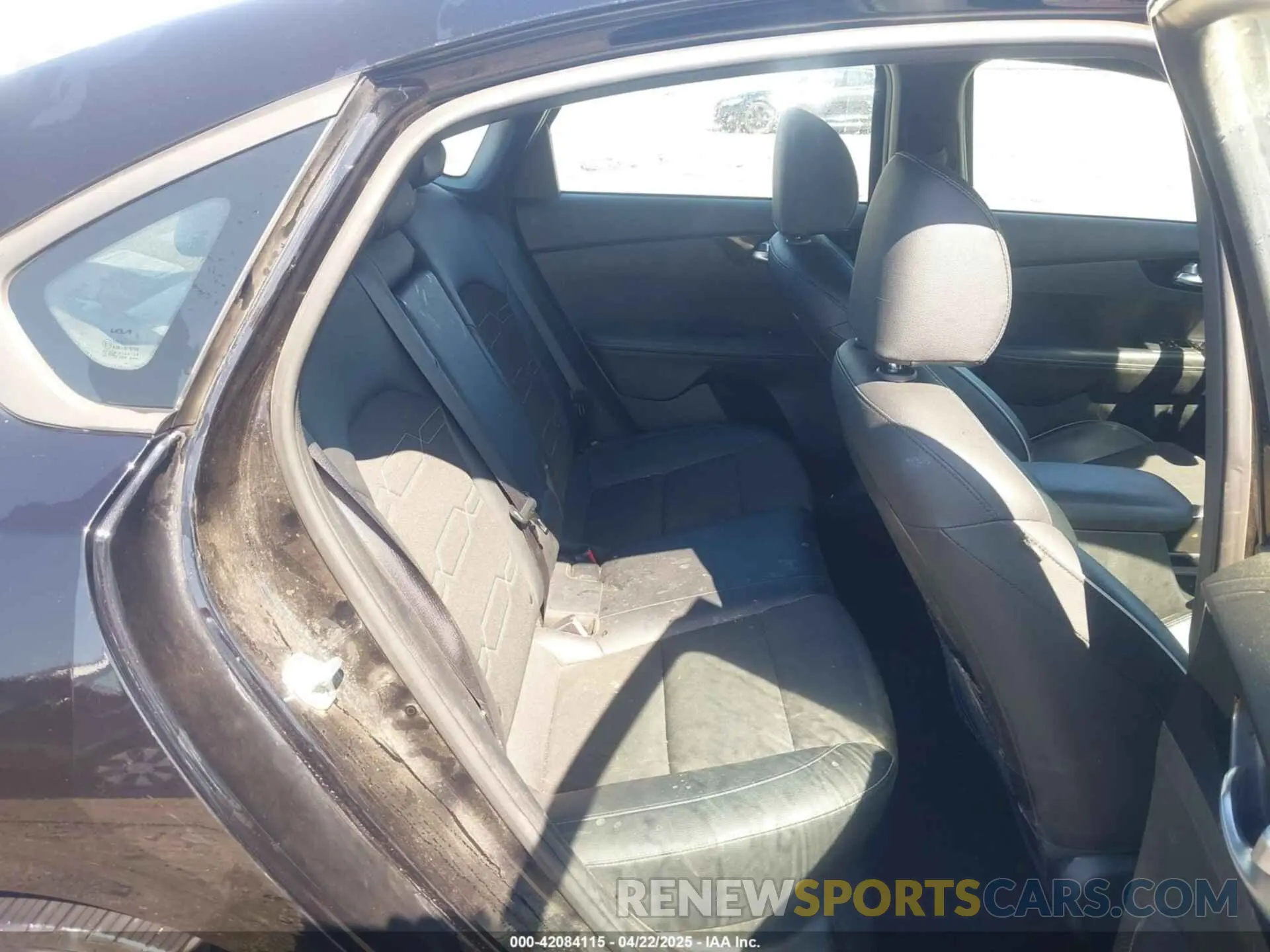 8 Photograph of a damaged car 3KPF54ADXNE448913 KIA FORTE 2022