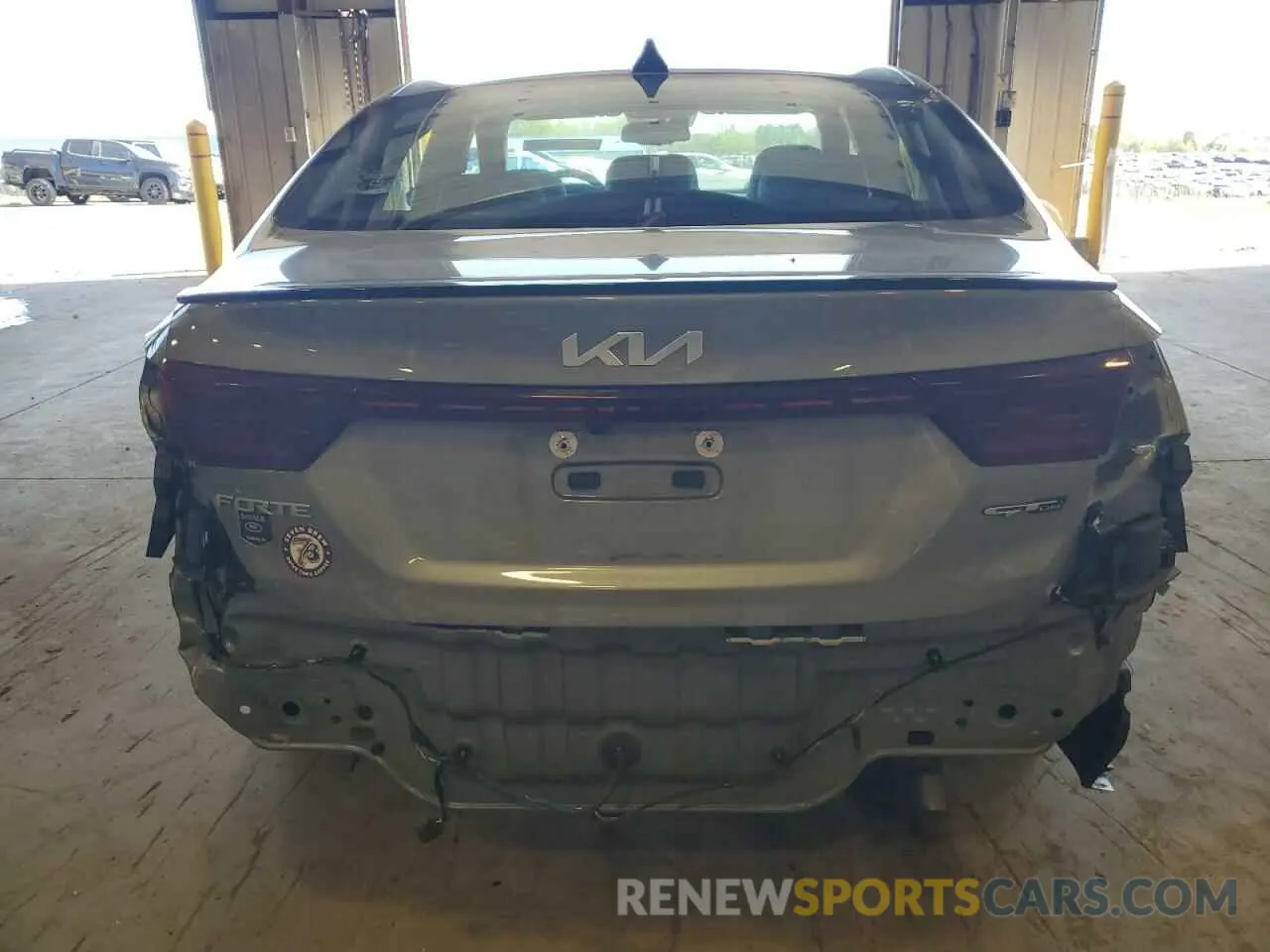 6 Photograph of a damaged car 3KPF54ADXNE471155 KIA FORTE 2022