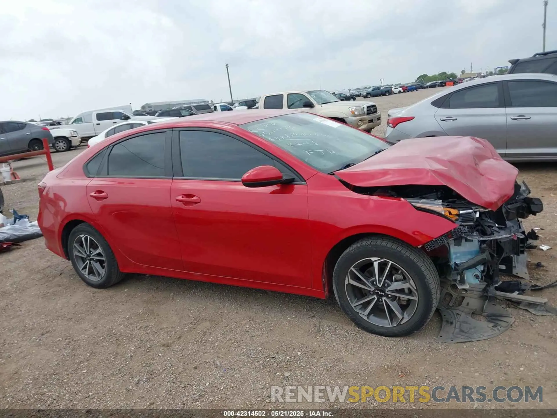 14 Photograph of a damaged car 3KPS24AD1NE465298 KIA FORTE 2022