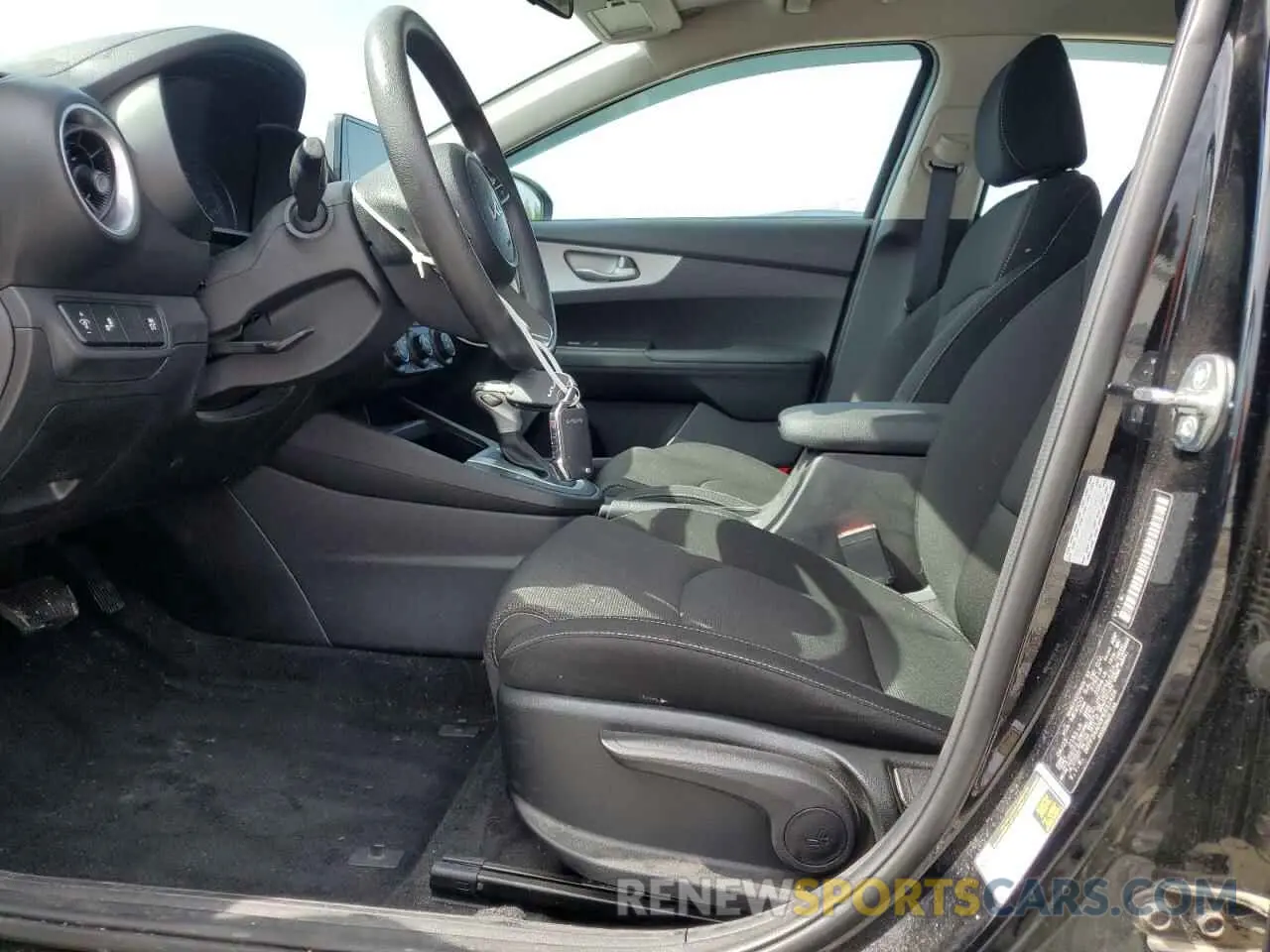 7 Photograph of a damaged car 3KPF24AD0PE631426 KIA FORTE 2023