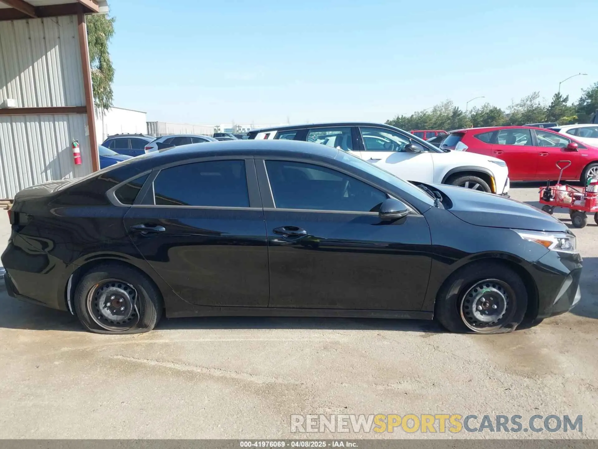 14 Photograph of a damaged car 3KPF24AD0PE635654 KIA FORTE 2023