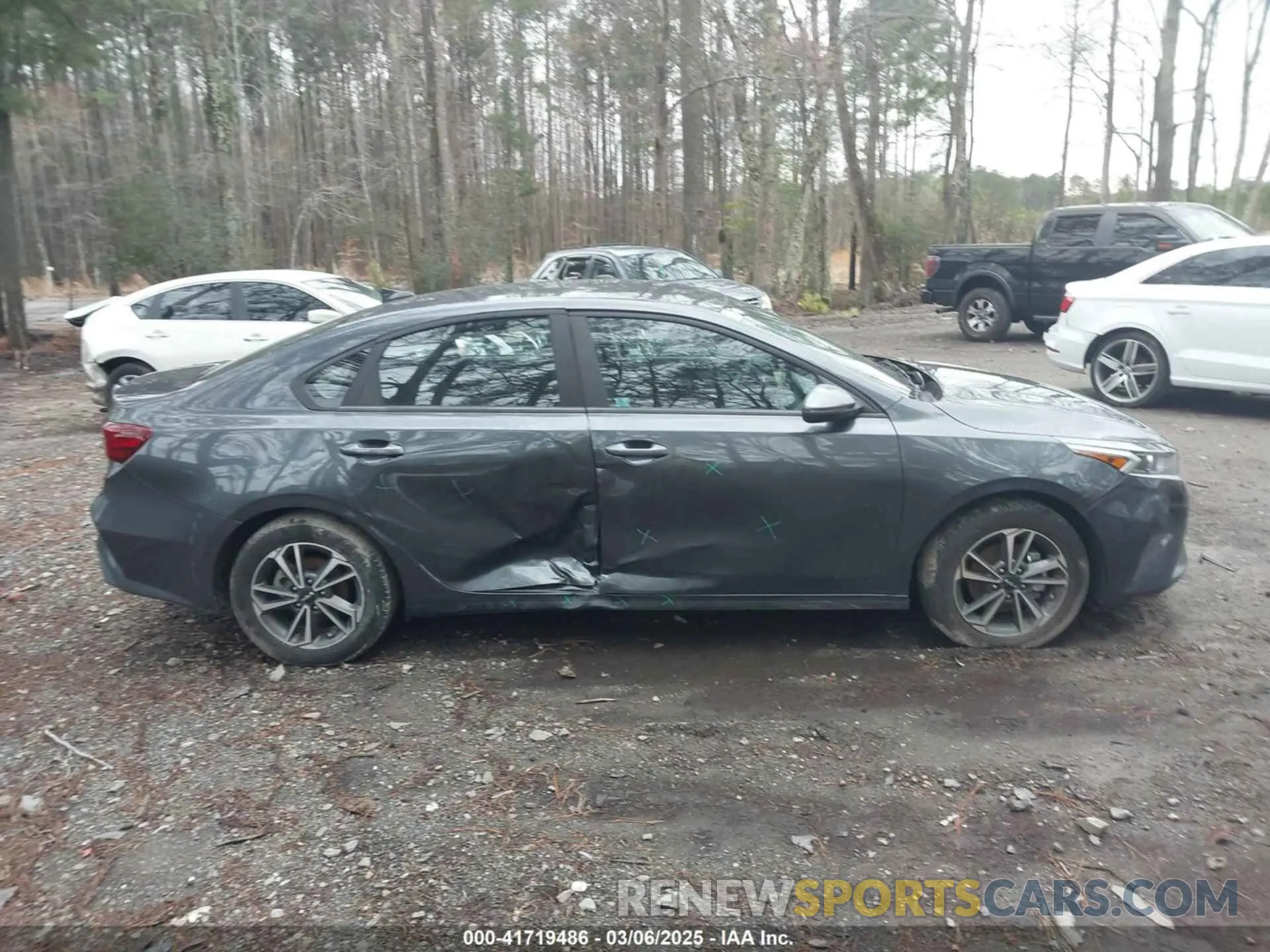 13 Photograph of a damaged car 3KPF24AD0PE642314 KIA FORTE 2023